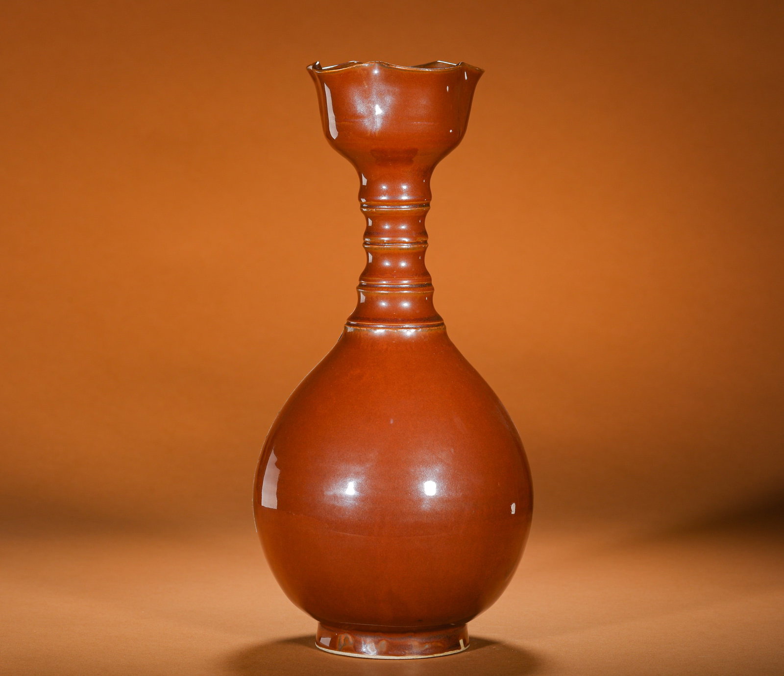 NORTHERN SONG DYNASTY DING KILN PURPLE GLAZED FLOWER-MOUTHED STRING PATTERN JADE POT SPRING VASE: Height:29cm (11.42in)Diameter:15cm (5.91in)Weight:860g(1.90lb)AntiqueNorthernSongDingkilnpurpleglazepearvase, rareimperialcoloredglazedecorativeporcelain.