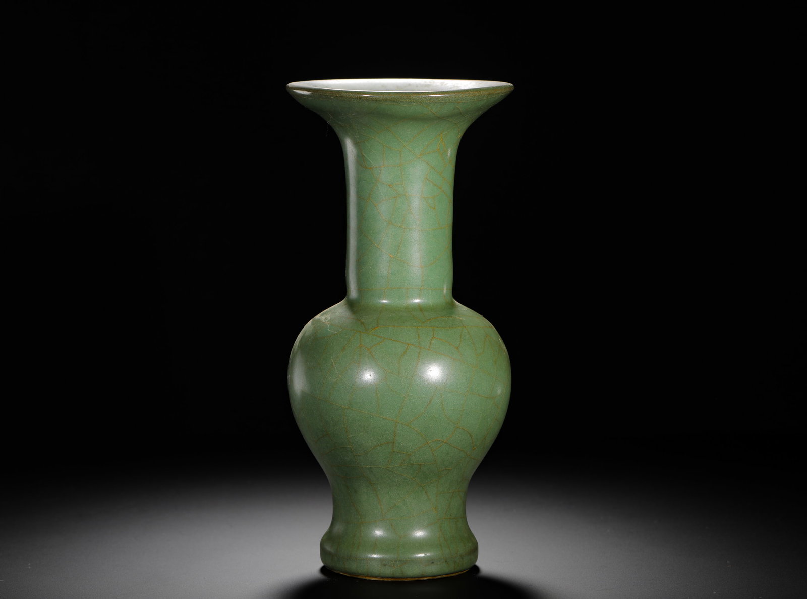 THE SONG DYNASTY LONGQUAN KILN POWDER BLUE GLAZE SKIMMING VASE FOR APPRECIATION: Height:25cm (9.84in) Width:13cm (5.12in) Weight:1170g(2.58lb)Pink celadon decorative vase of Longquan Kiln, Song Dynasty, wide flared mouth, narrow neck and plump belly. Fully covered thick smooth pin