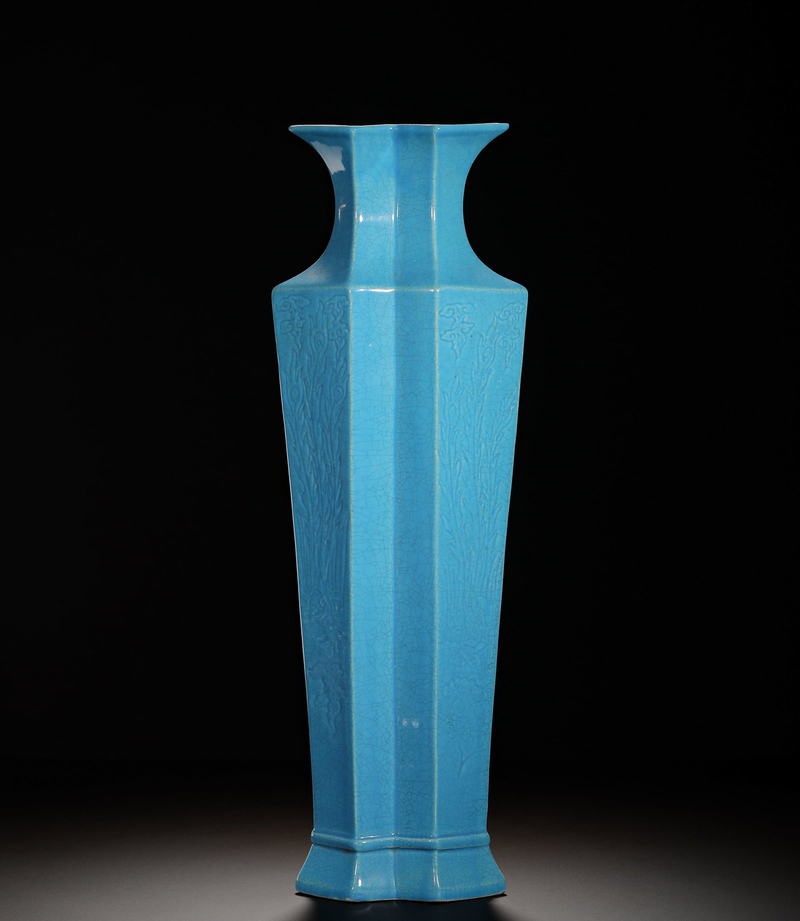 CHAI KILN SKY BLUE SPLIT DOUBLE VASE FOR APPRECIATION: Height:41cm (16.14in) Width:15cm (5.91in) Weight:450g(0.99lb)Flower vase with sky-blue crackle glaze, imperial Chai kiln manufacture of Later Zhou Five Dynasties. Twin linked diamond-shaped gu vase wi