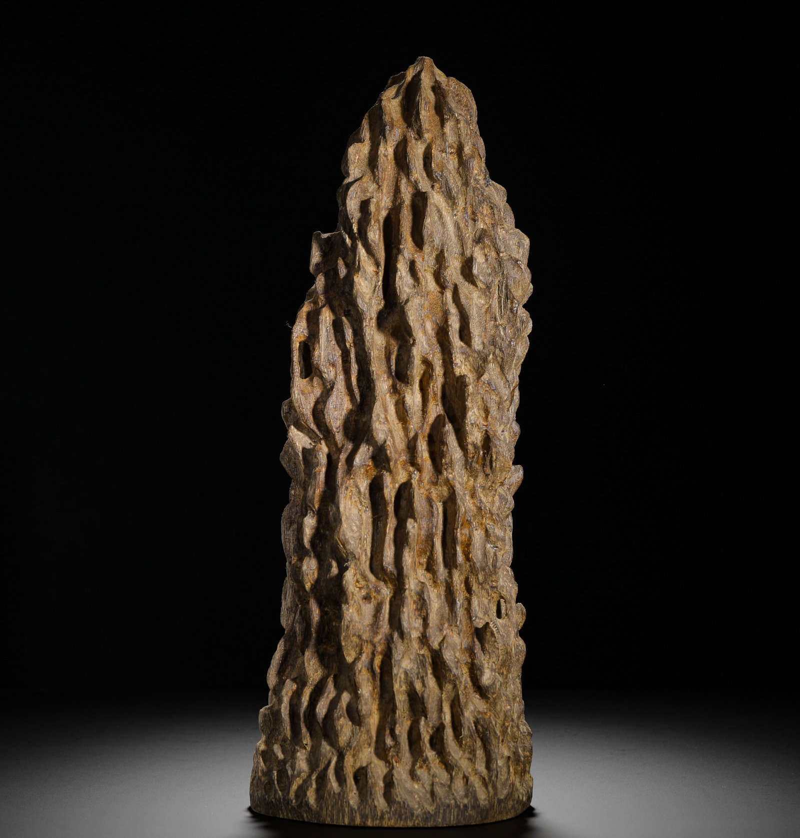 NATURAL AGARWOOD FROM THE QING DYNASTY FOLLOWS THE SHAPE OF THE MOUNTAIN: Height:41cm (16.14in) Width:15cm (5.91in) Weight:1210g(2.67lb)Natural agarwood mountain display, single whole agarwood trunk shaped by natural insect erosion, tall vertical cliff form with layered hol