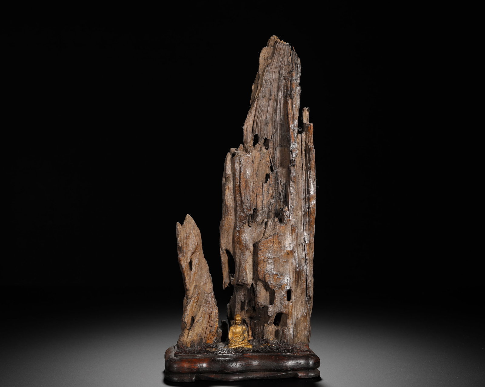 NATURAL WORMWOOD FROM THE QING DYNASTY FOLLOWS THE SHAPE OF THE MOUNTAIN