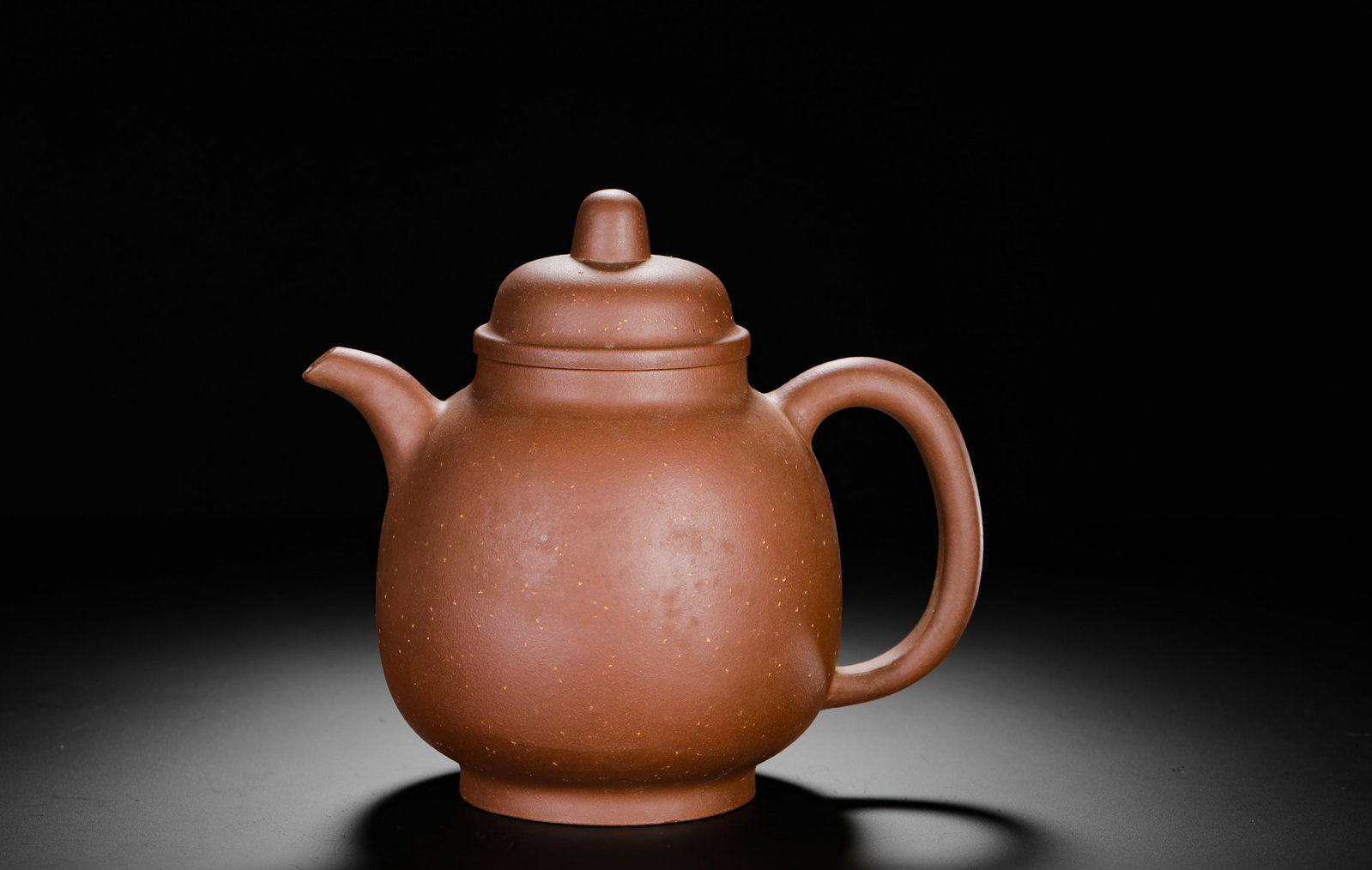 FANG ZENG SANPU CLAY PURPLE CLAY TEAPOT: H:18cm W:21cm Weight:730g Traditional plain tall olive teapot made of purple clay dotted with fine golden sand speckles for rustic antique texture. Elongated olive-shaped body with straight neck and d