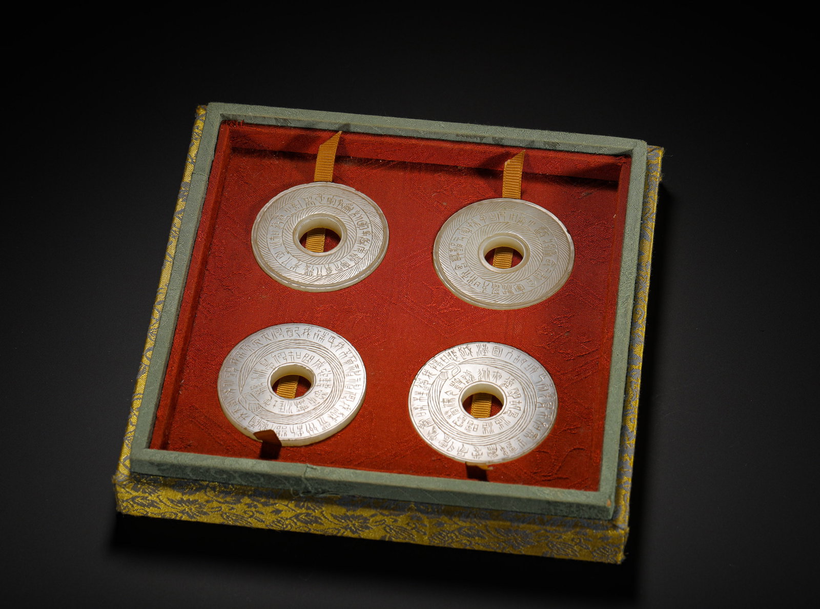 HAN DYNASTY HETIAN JADE INSCRIPTIONS GRAIN PATTERN JADE DISC: D:5.3cm (2.09in) Weight:150g(0.33lb)Set of four ancient white jade grain-pattern discs with inscribed characters, stored in original woven brocade box. Each small jade bi carved with spiral grain reli
