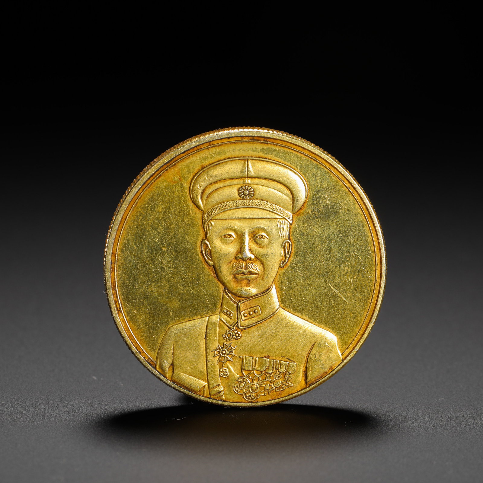 ZHANG XUELIANG GOLD COIN: Diameter:3.9cm (1.54in) Weight:37g(0.08lb)