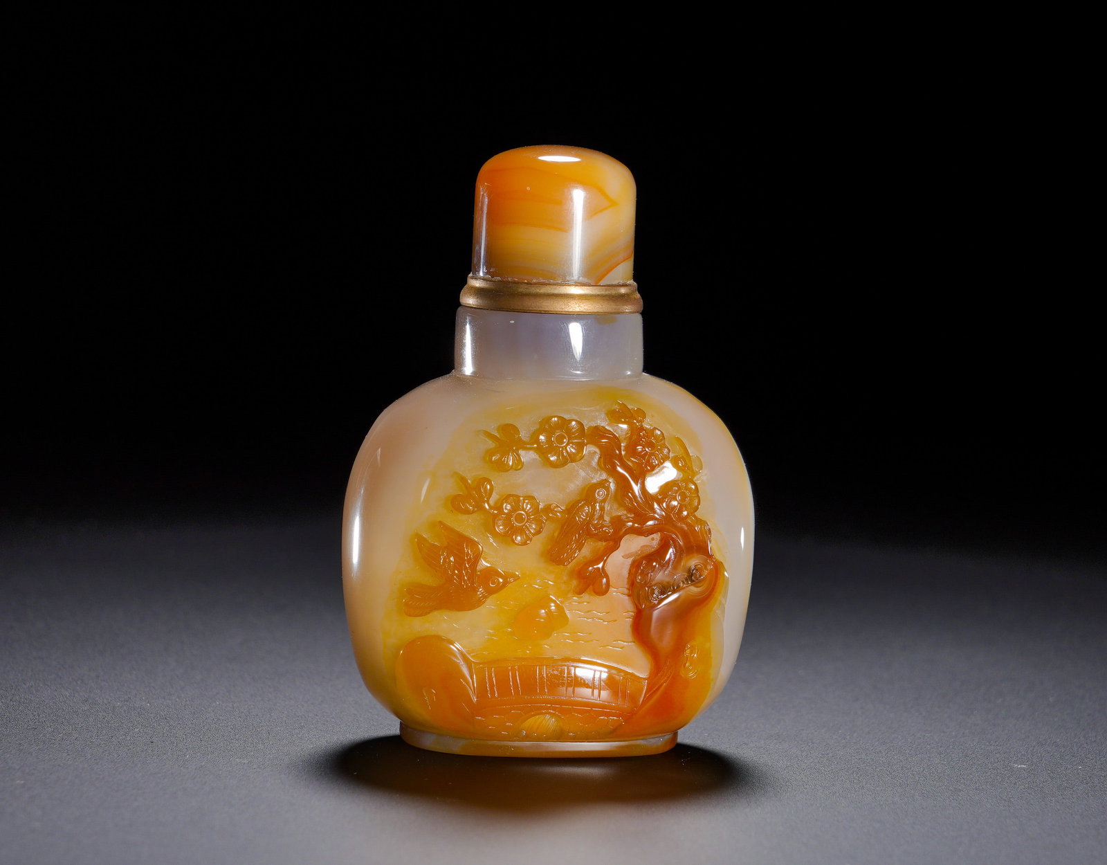 QING DYNASTY AGATE SNUFF POT