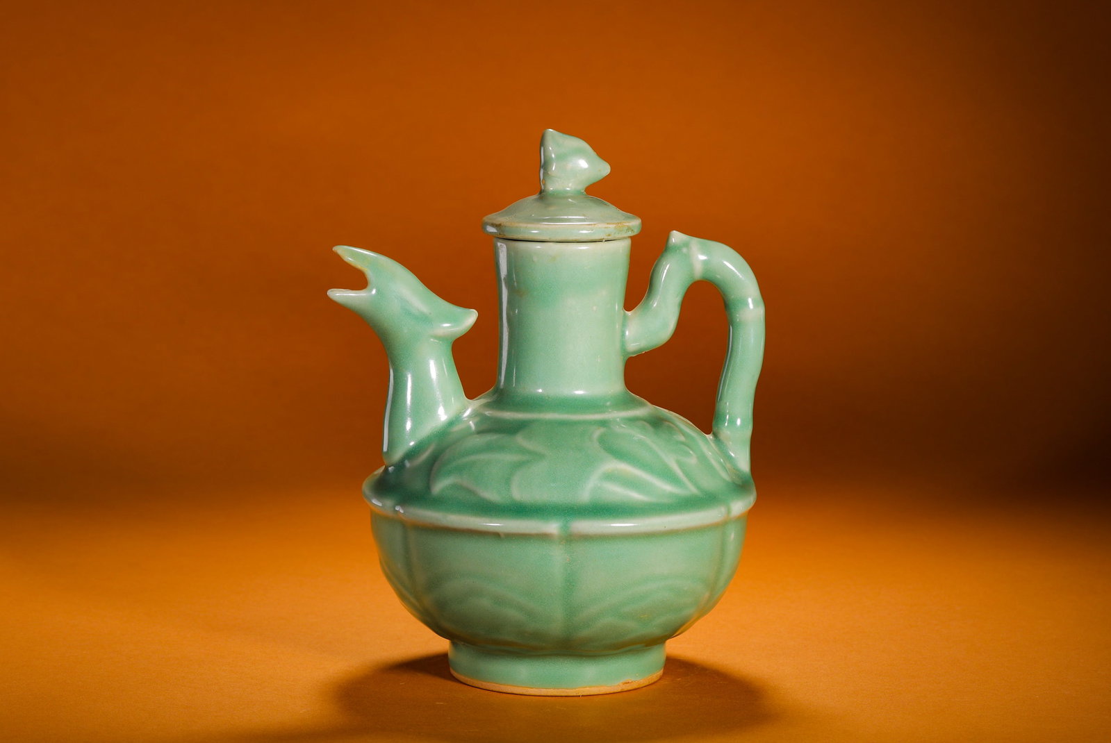 YUAN DYNASTY LONGQUAN KILN POWDER BLUE PHOENIX HEAD ENGRAVED FLOWER EWER (1 of 7)