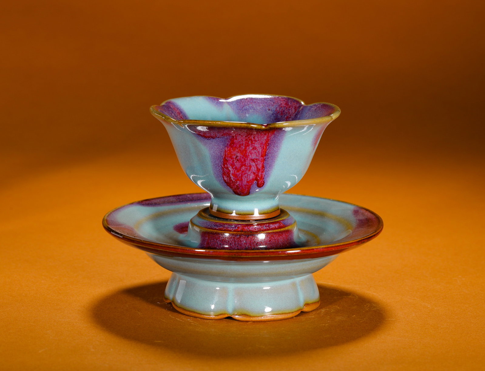 A SET OF JUN KILN ROSE PURPLE CRABAPPLE FLOWER MOUTH CUPS AND SAUCERS: Height:13cm (5.12in)Diameter:10cm (3.94in)Weight:400g(0.88lb)AntiqueJunkilnflowercupwithmatchingstand, rarerose-purplekilntransmutationteaporcelainset.