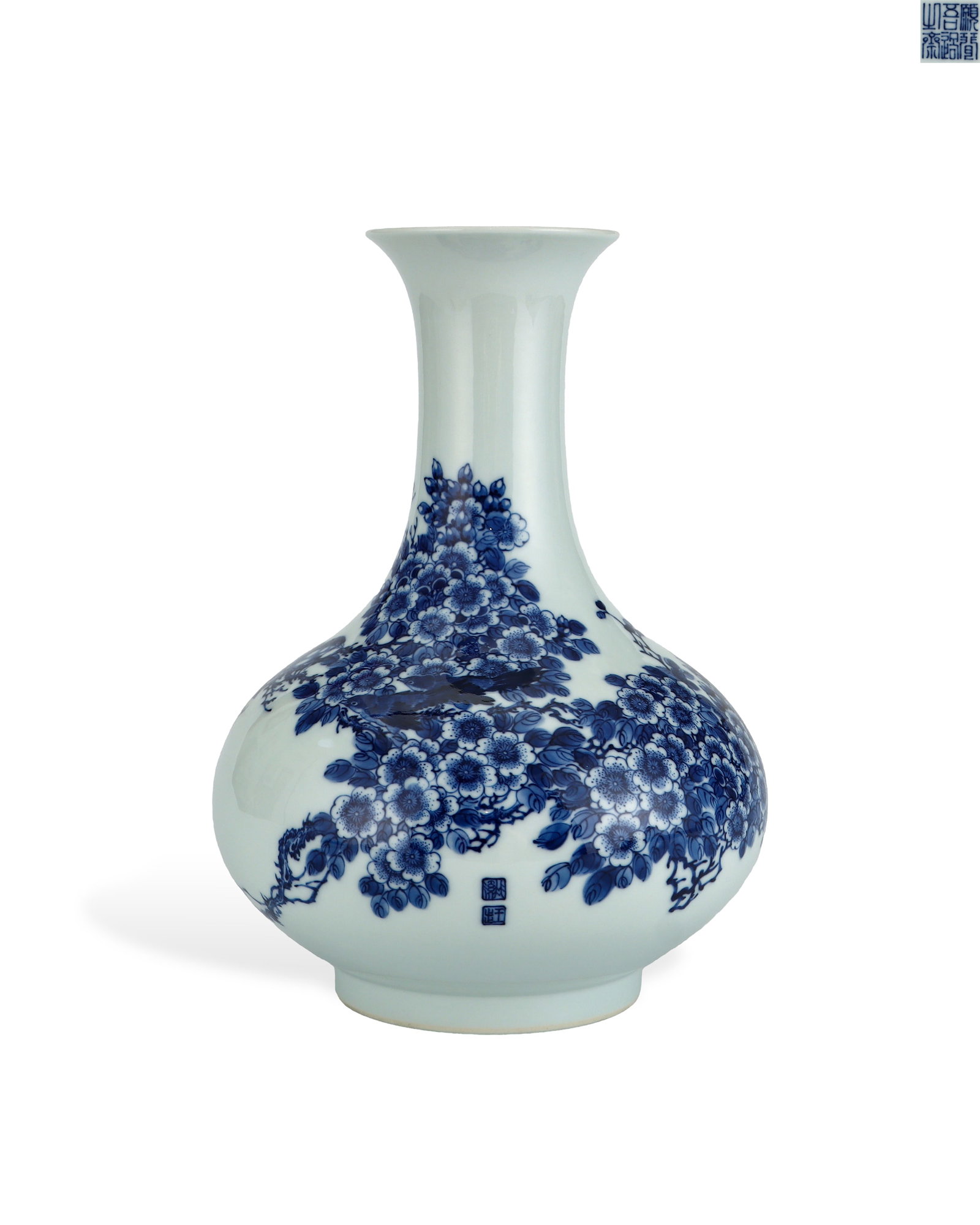 BLUE AND WHITE ENTWINED PEONIES FLOWER-FLOUTED ORNAMENTAL VASE: H:25.7cm W:19.7cm This is a modern blue-and-white display vase with literati studio mark, featuring flared mouth, long neck, rounded belly and ring foot. Covered with glossy white glaze, its body is f