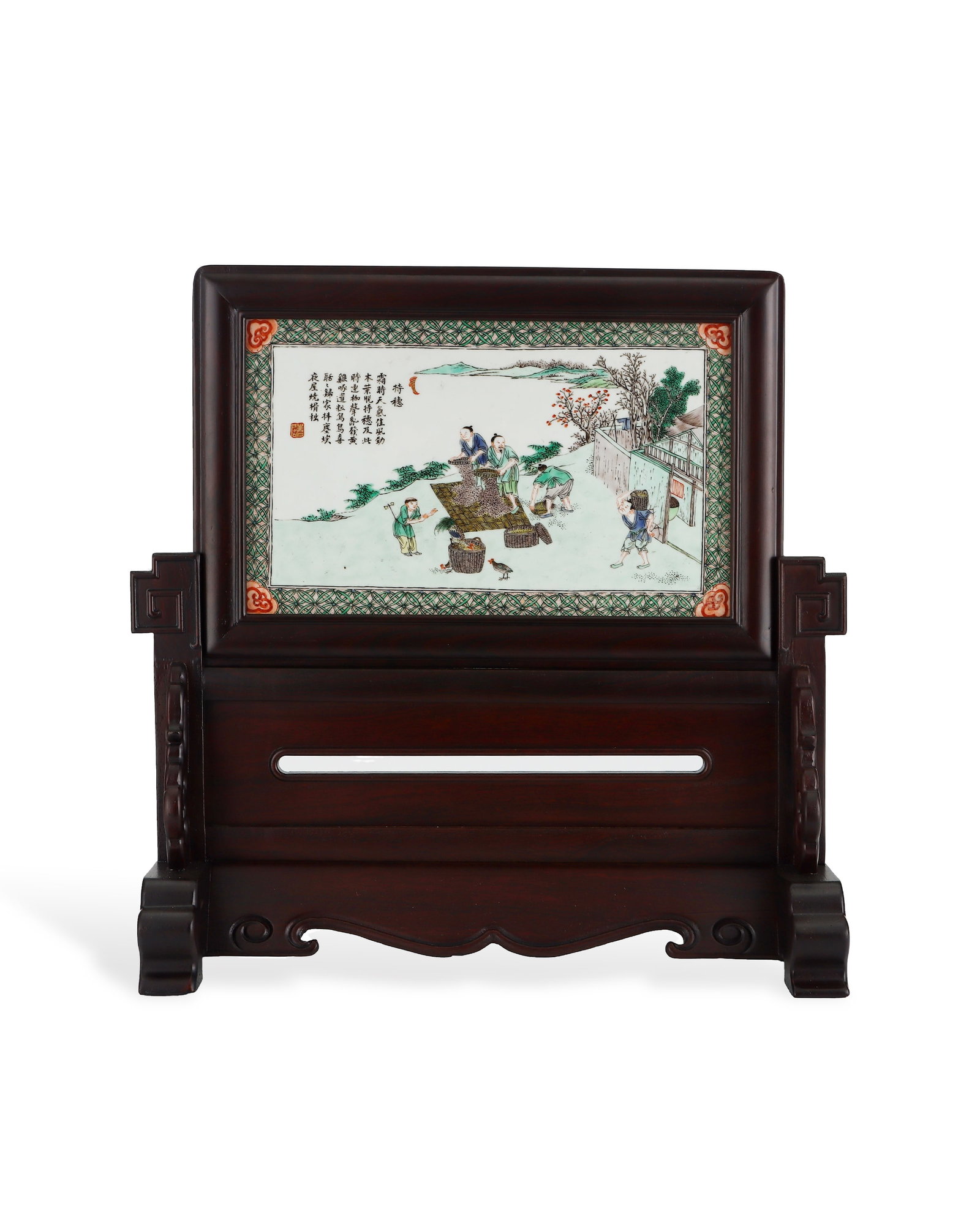PASTEL FARMING "HOLDING THE EAR" ILLUSTRATED PORCELAIN PLATE SCREEN: H:37.3cm W:35.8cm The painting shows peasants drying grain: several farmers spread grain and carry baskets, with cottages, trees and poultry nearby, set against rockery and grass to build pastoral atm