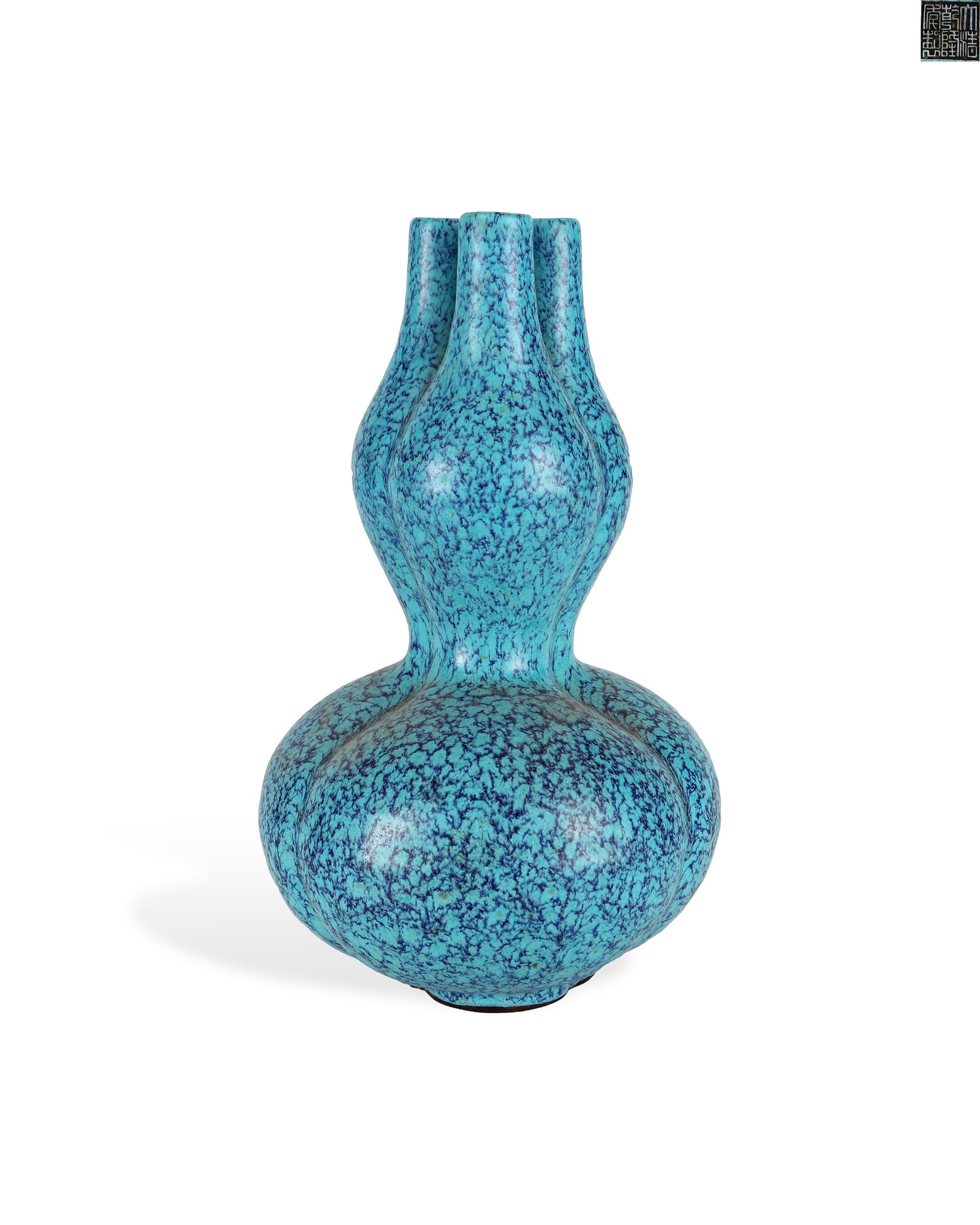 QING DYNASTY QIANLONG LUJUN GLAZE THREE-TUBE GOURD VASE: H:22cm W:13.5cm Official Qing Qianlong triple-neck gourd vase covered in robin??s egg glaze. It features three straight necks, melon-ribbed double gourd belly and flower-shaped ring foot. The whole bo