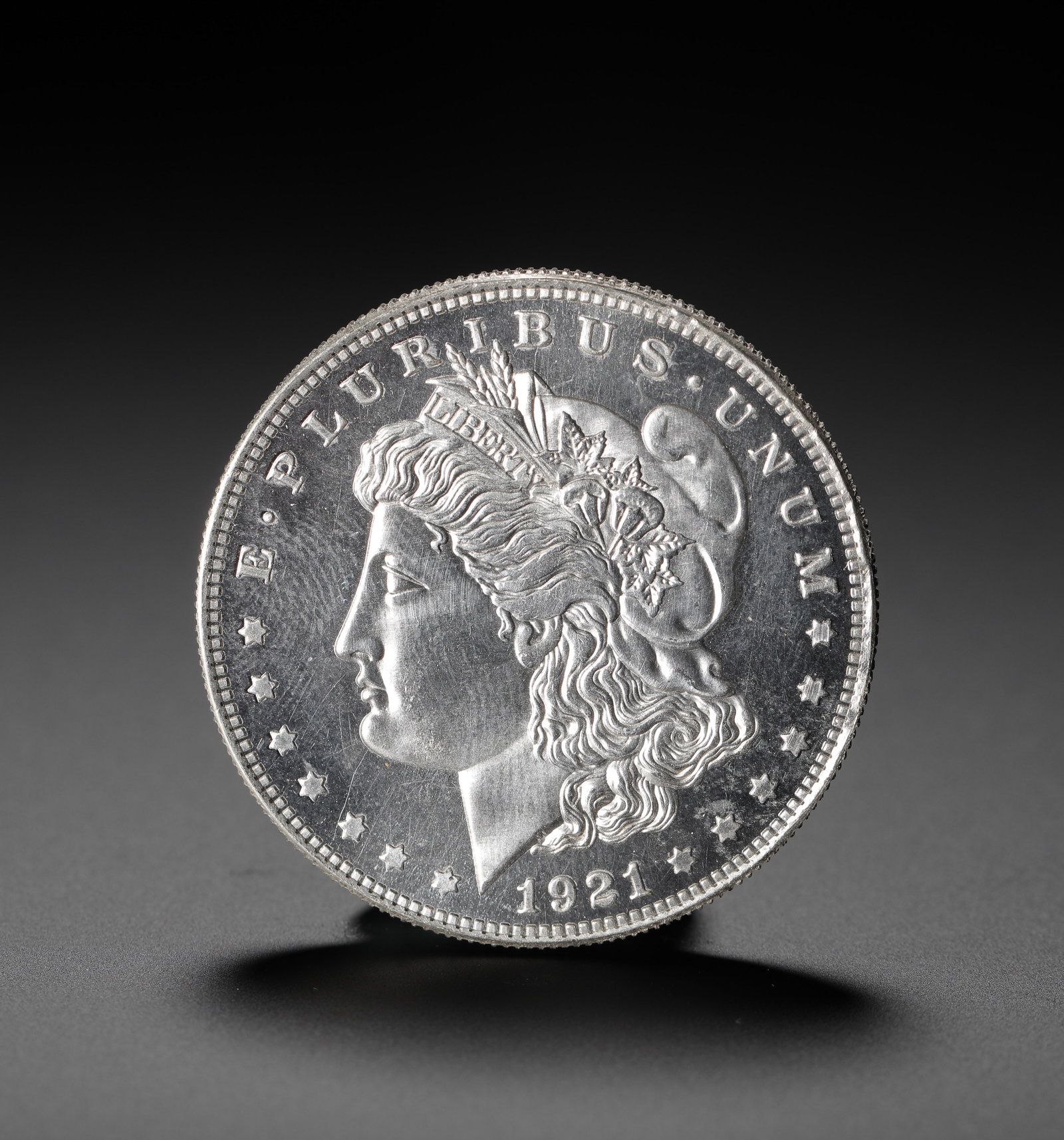 AMERICAN MORGAN SILVER DOLLAR, 1921: D:3.9cm (1.54in) Weight:27g (0.06lb)