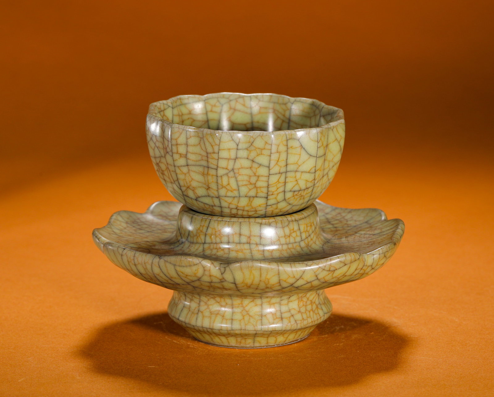 A SET OF GLAZE-GLAZED FLOWER-MOUTHED SAUCERS