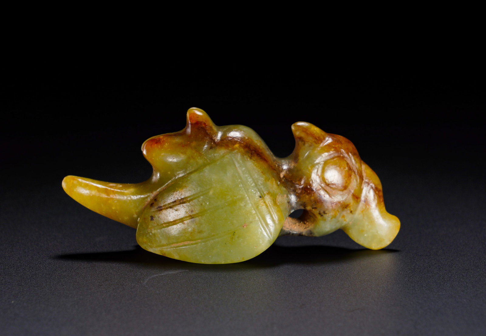 RED MOUNTAIN CULTURE YELLOW JADE CICADA BIRD COMPOUND PENDANT: Height:3.5cm (1.38in) Width:6cm (2.36in) Weight:30g(0.07lb)The fully carved jade ornament combines cicada and sacred bird form with unique primitive design. Yellowish jade covered with natural russet 