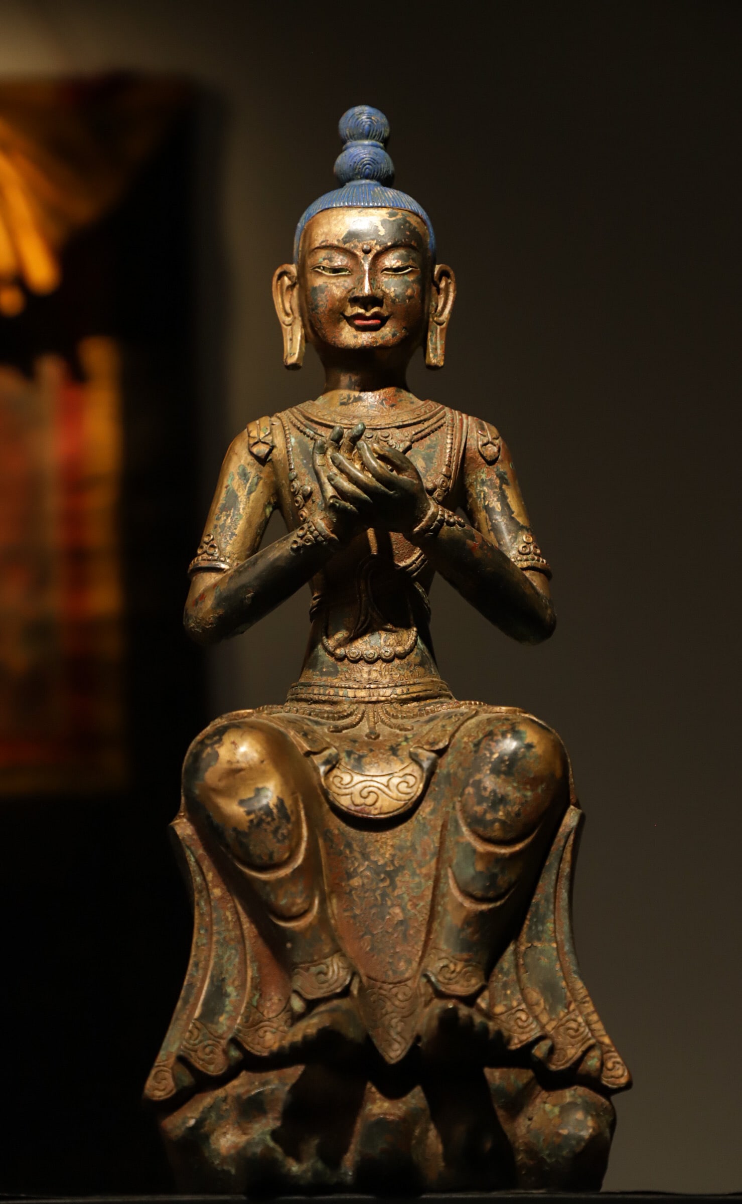 A GILDED BRONZE STATUE OF MAITREYA FROM THE MING DYNASTY: H:39cm (15.35in).Weight:4200g(9.26lb)The pure solid bronze bears weathered mottled ancient gilding layer, with natural aged bronze patina. The original blue hair pigment and mineral colored layers are