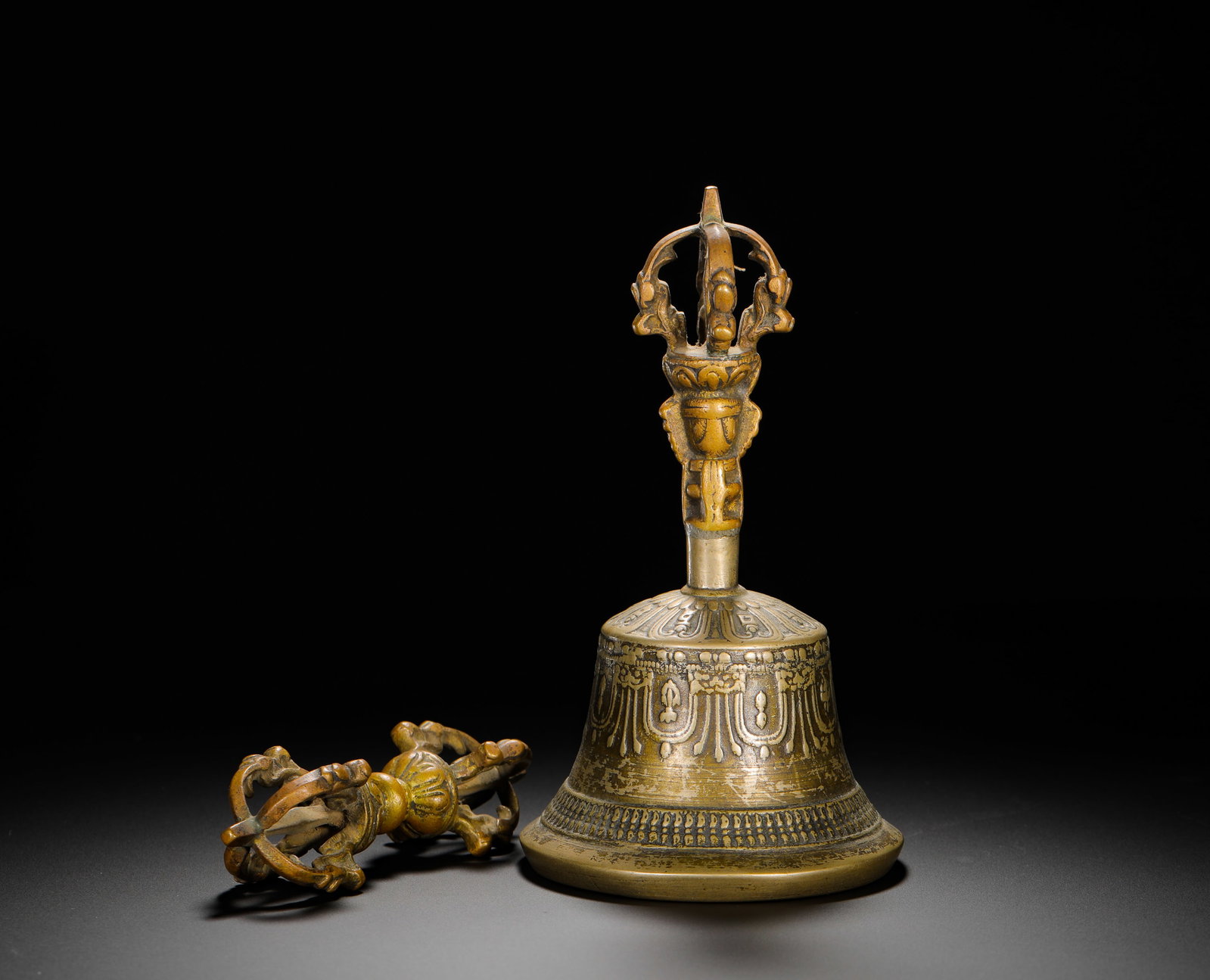 A SET OF TIBETAN BRONZE VAJRA BELLS AND VAJRAS FROM THE QING DYNASTY (1 of 16)