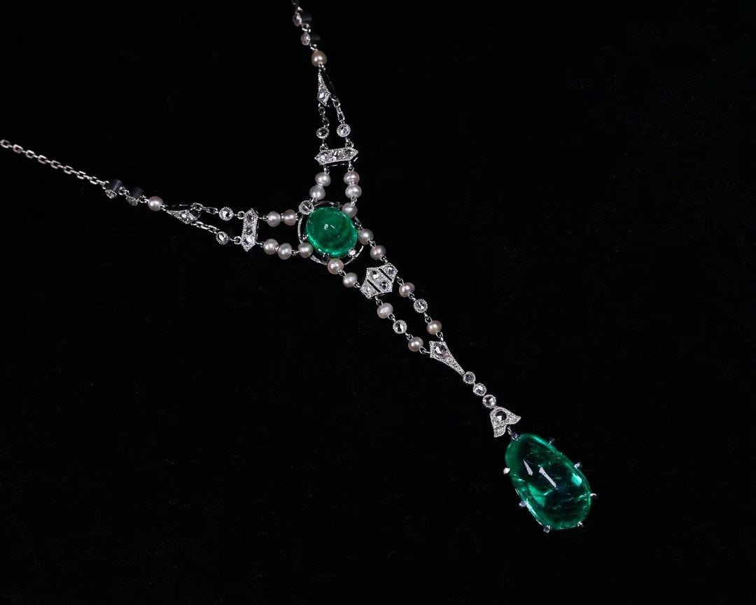 FRENCH BELLE EPOQUE PLATINUM DIAMOND WILD PEARL COLOMBIAN EMERALD NECKLACE: Two high QUALITY Colombian EMERALDS FROM 12 carAT FLUORESCENT ORIGINAL ONE-PIECE chain delicate BALL BEAD RIMMED DIAMOND necklace LENGTH 42 CM