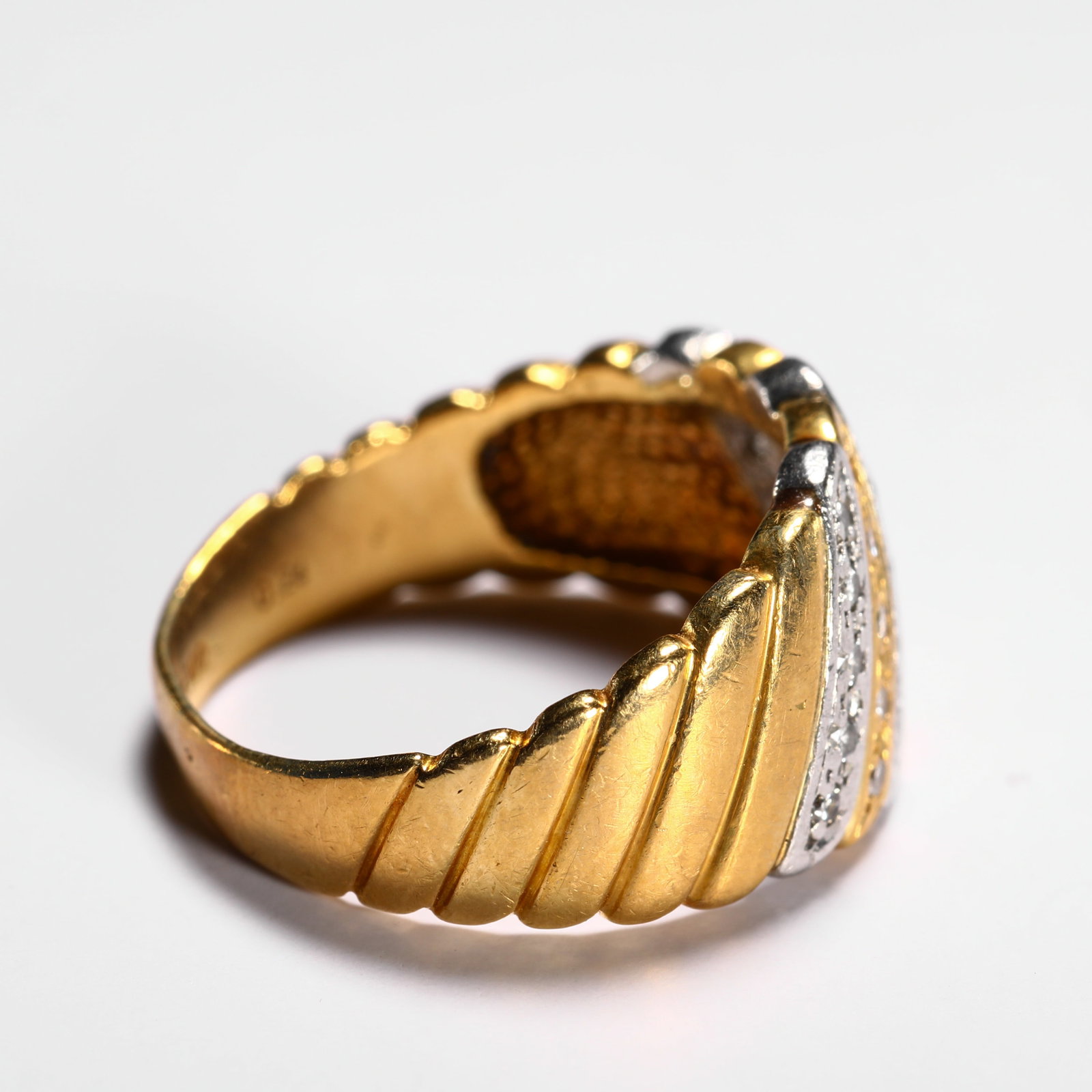 18K GOLD RING - 2