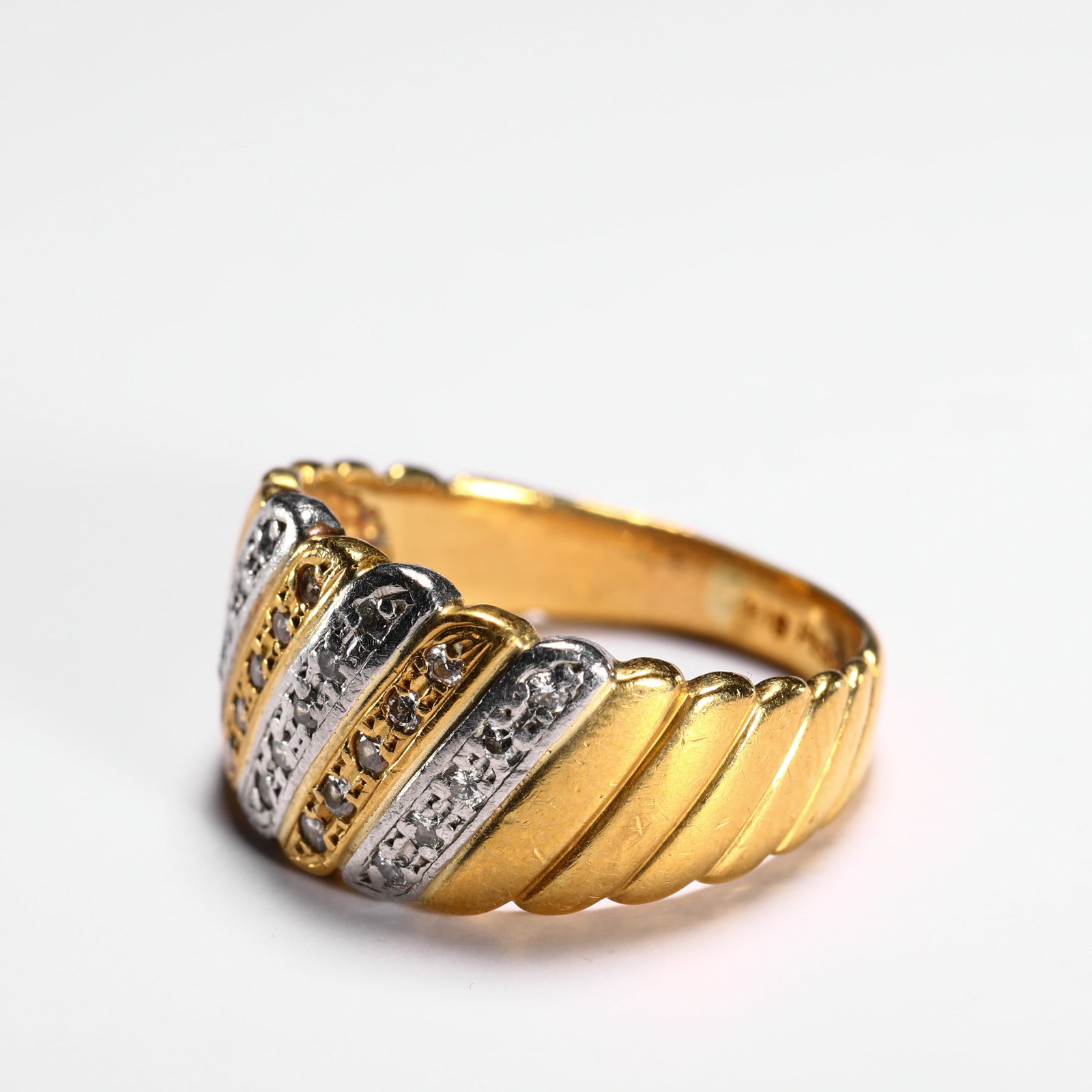 18K GOLD RING - 4
