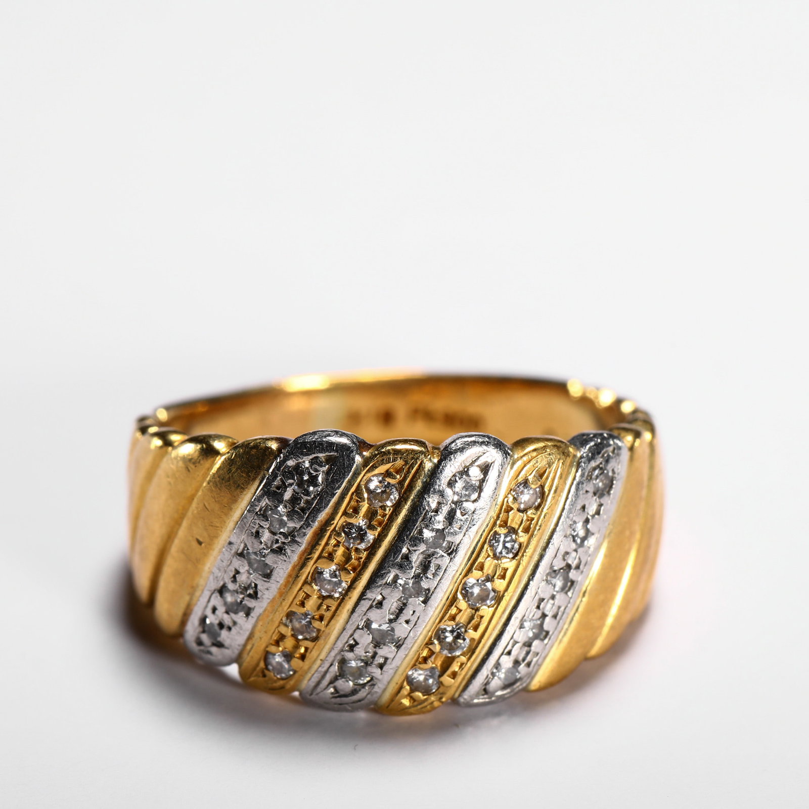 18K GOLD RING - 6