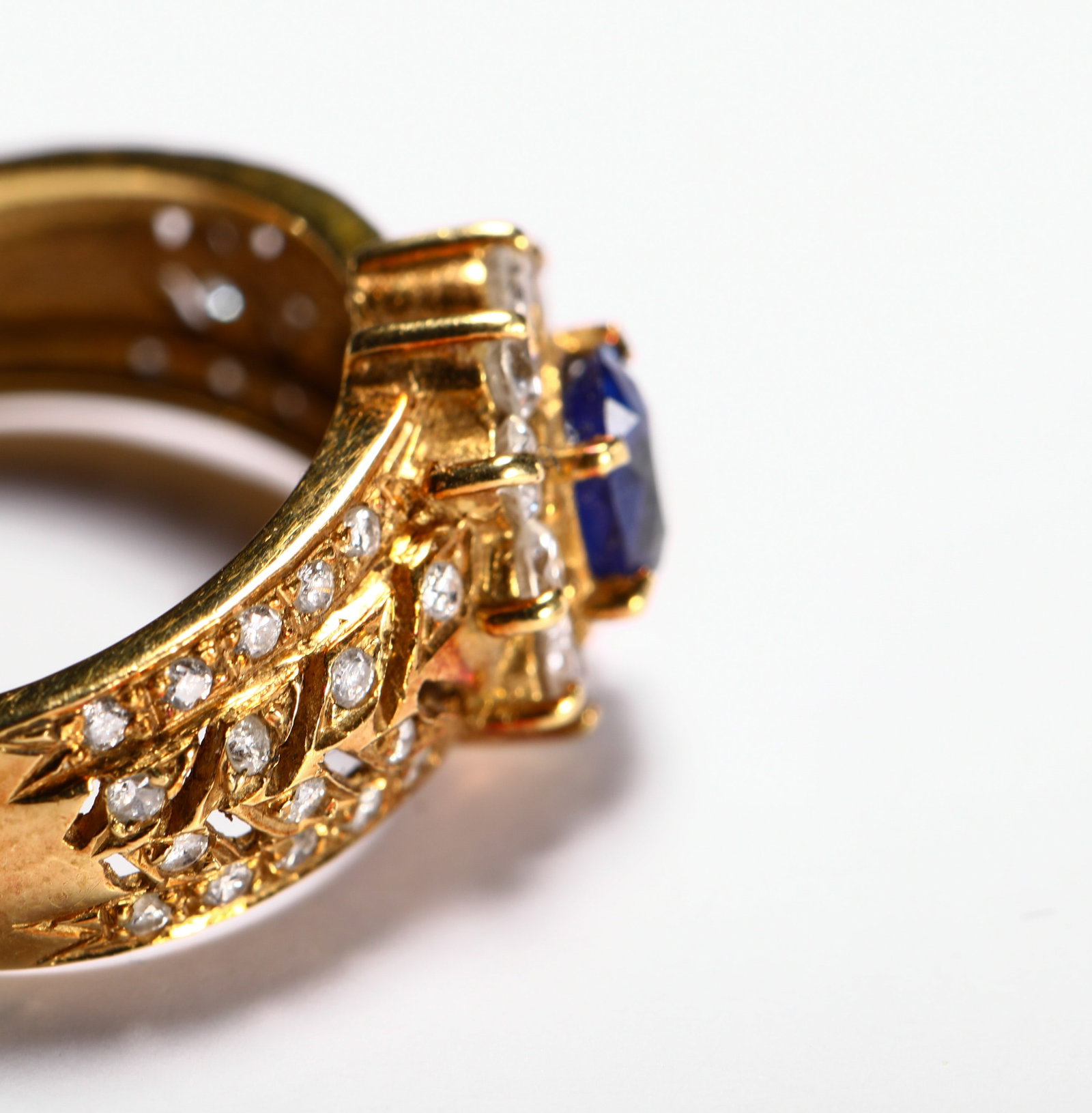 18K DIAMOND SAPPHIRE RING - 5