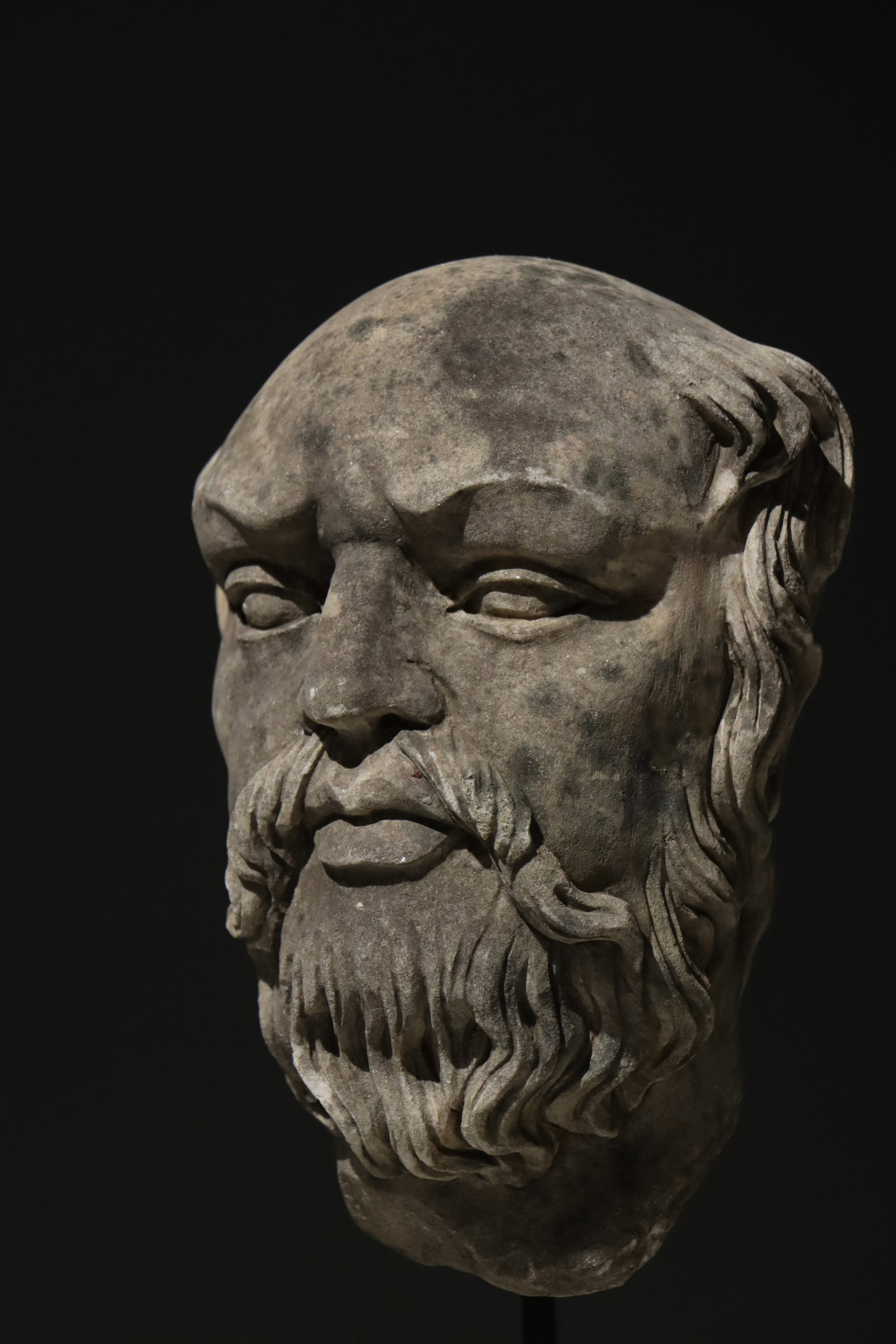 ANCIENT GREEK STONE HEAD FROM THE 3RD CENTURY: Total height 30 cm (11.81in), net height 17 cm (6.69in)