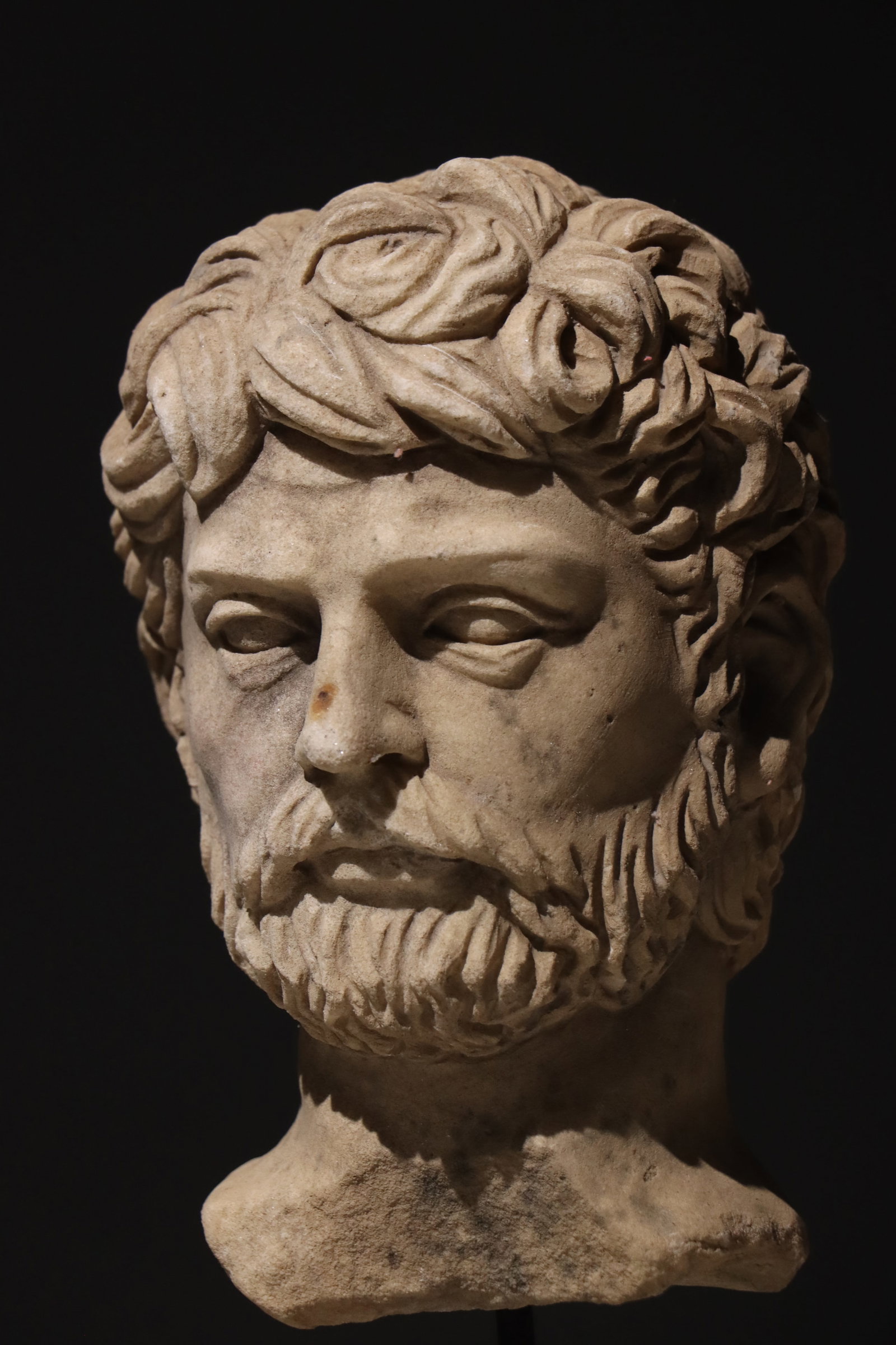 ANCIENT GREEK STONE HEAD FROM THE 3RD CENTURY: Total height 42 cm (16.54in), net height 24 cm (9.45in)