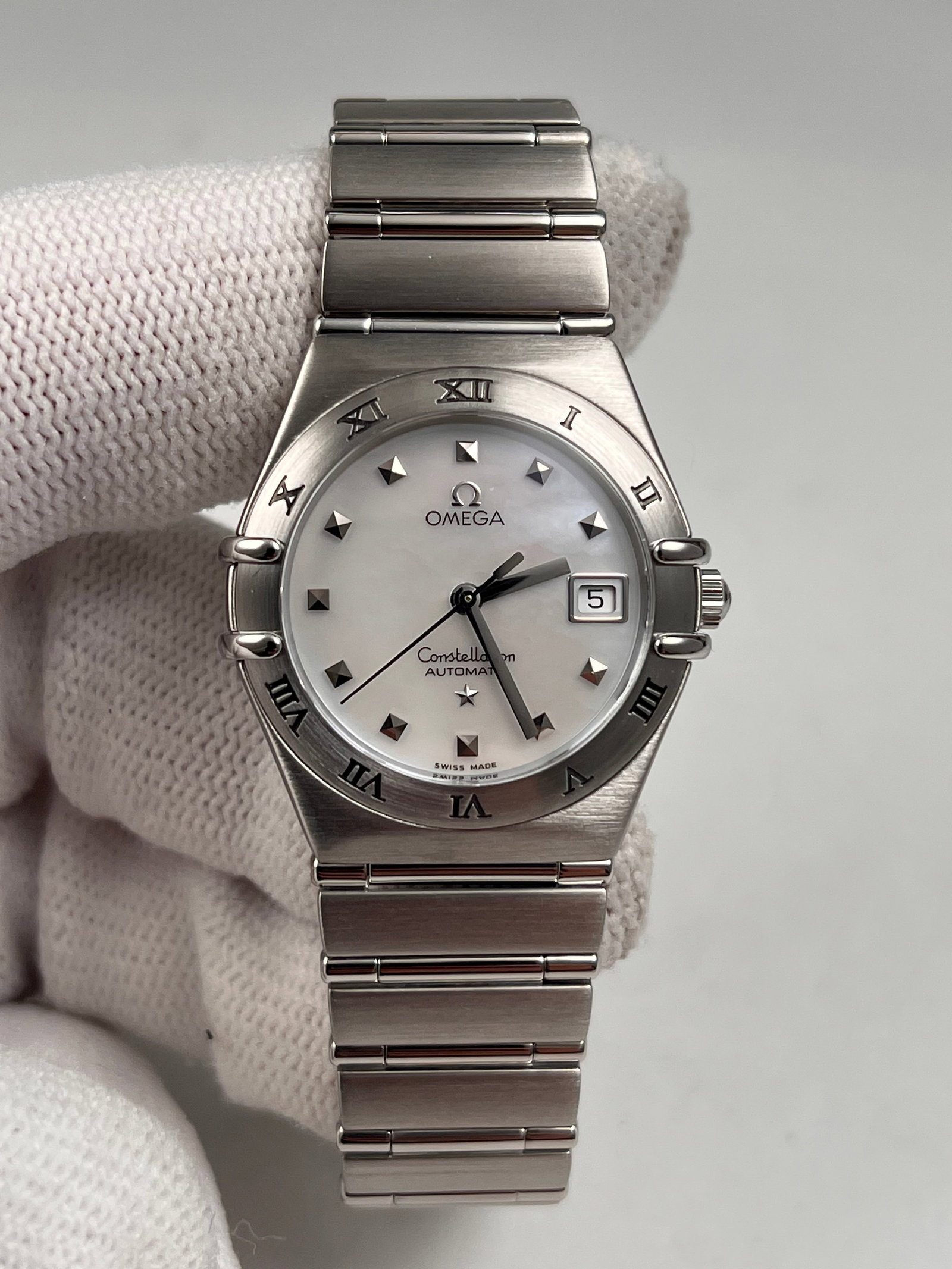 OMEGA CONSTELLATION WATCHES: 28mm stainless steel case with natural mother-of-pearl dial, automatic mechanical movement, Roman numeral bezel with date display