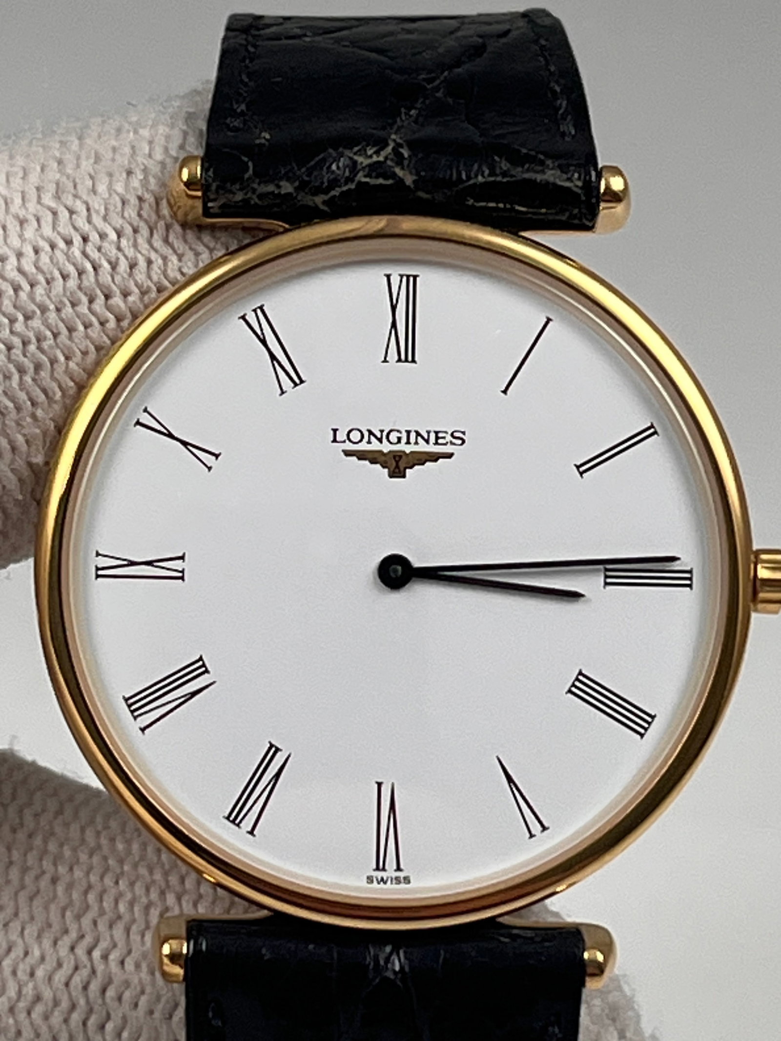 LONGINES LA GRANDE CLASSIQUE WATCHES: Ultra-thin gold-plated case, white dial with Roman numerals, quartz movement