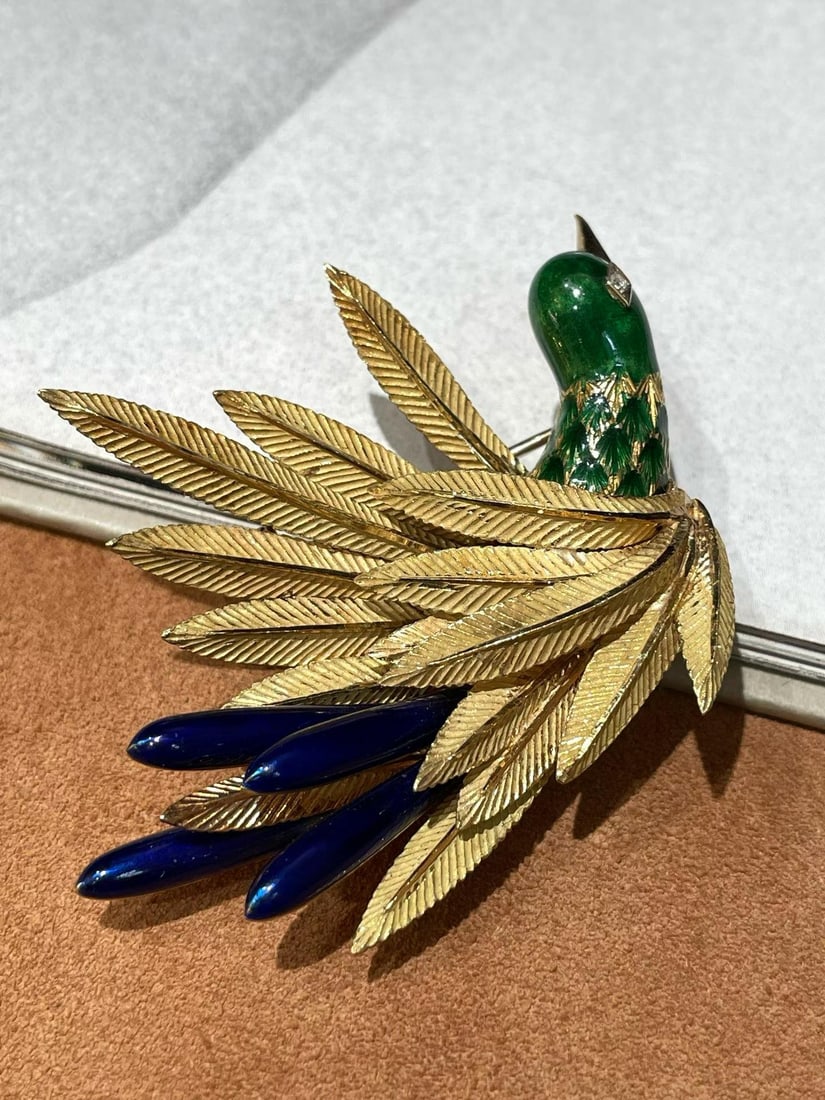 18K GOLD BROOCH: Weight: 31.1g, Dimensions: 62.5x46mm
