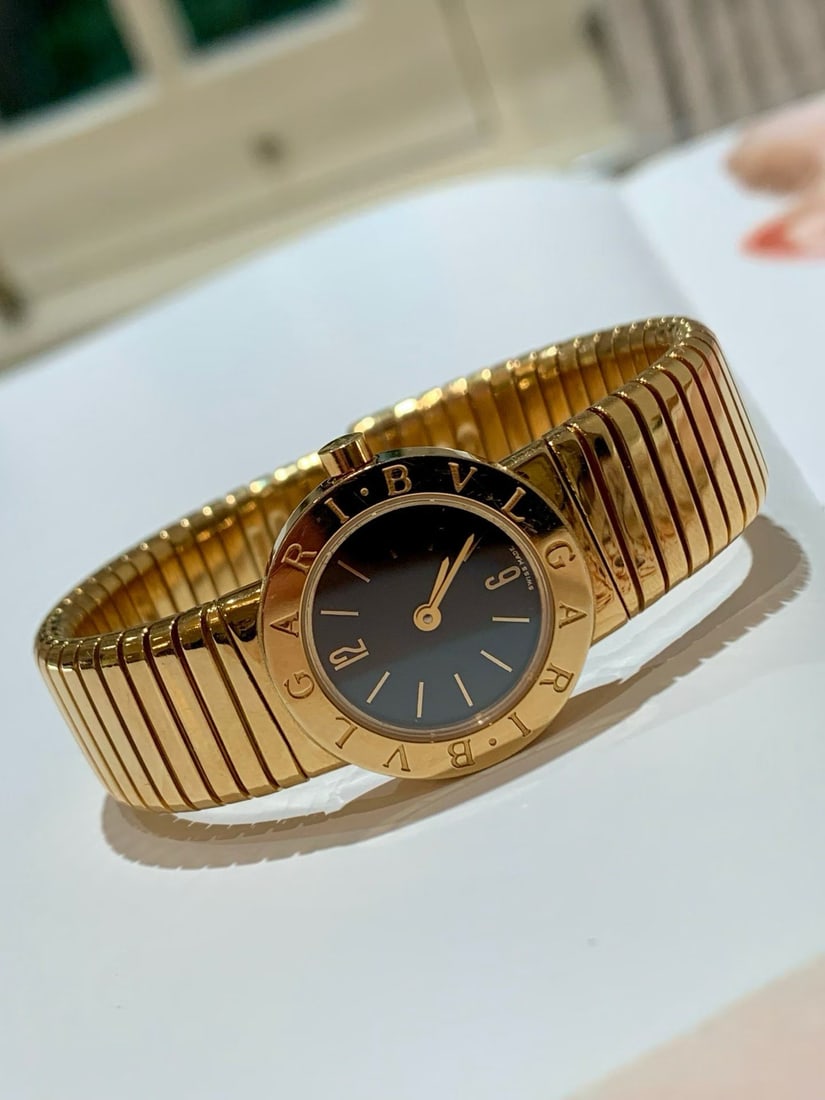BVLAGRI 18K GOLD WRISTWATCH: Available in stock, weighs 86.8g, fits hand circumference up to 15 cm. Width: 1.5 cm, dial diameter: 2.3 cm