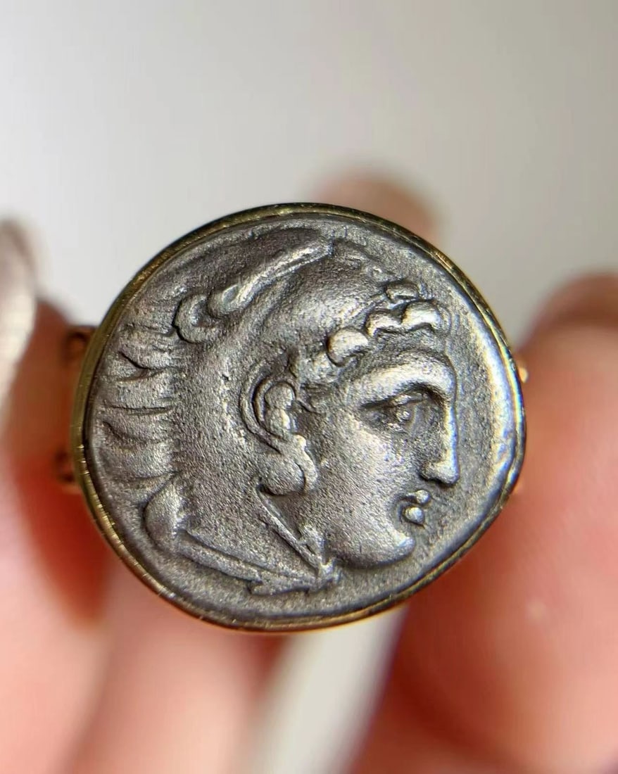 AN 8K GOLD ANCIENT GREEK SILVER RING: Weight: 7.4g, Ring Size: 16.5, Coin Diameter: 17mm