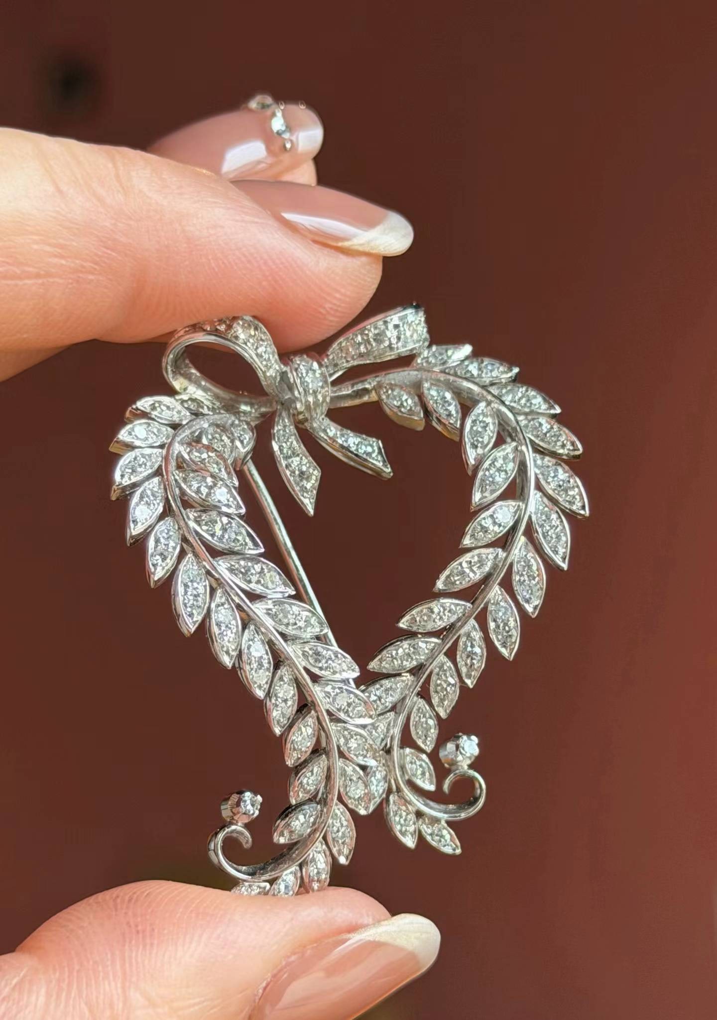 EDWARDIAN 18K GOLD DIAMOND HEART-SHAPED BROOCH: Weight: 16.4g, Length: 47mm, Width: 36.6mm