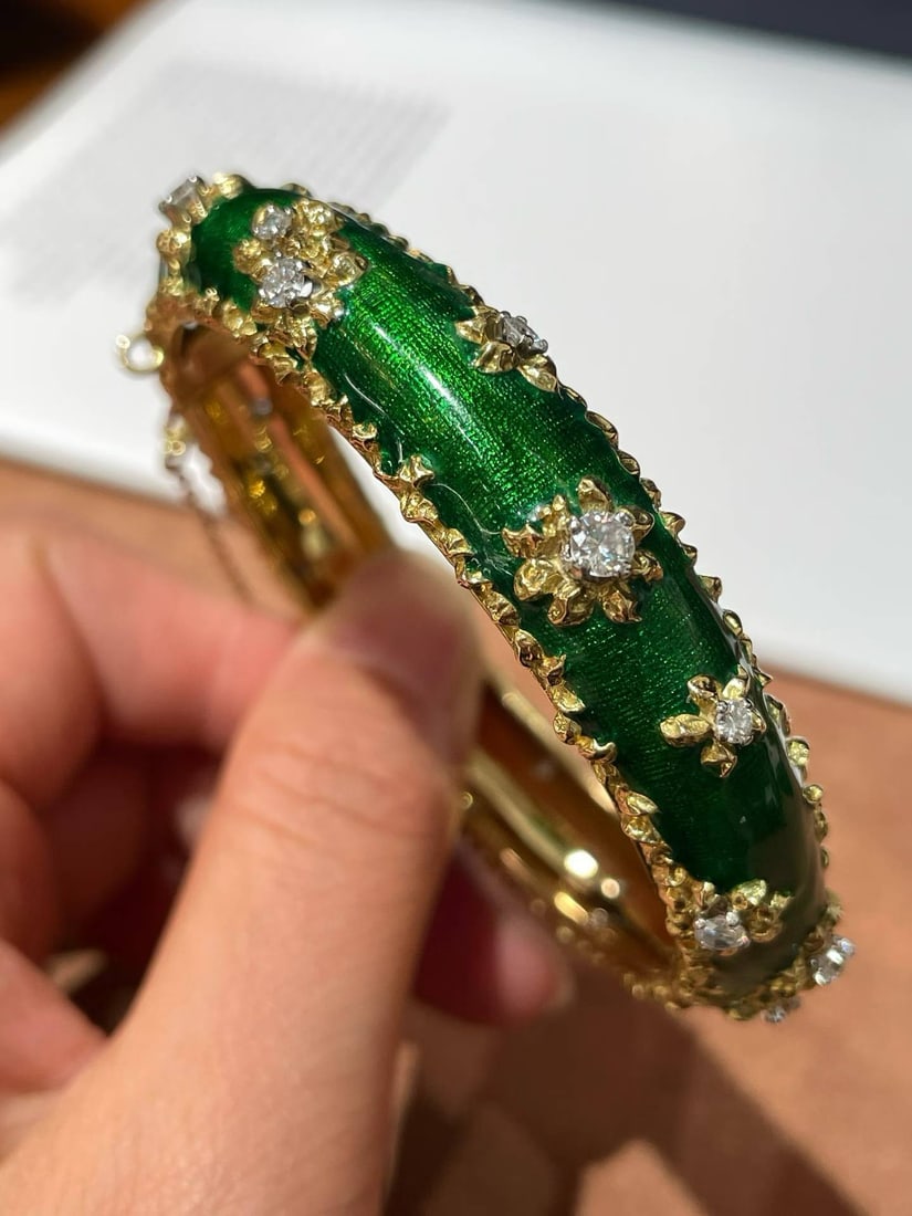 CARTIER18K GOLD GREEN ENAMEL DIAMOND FLOWER BRACELET: Weight: 45.4g, hand circumference: 17cm, width: 12mm