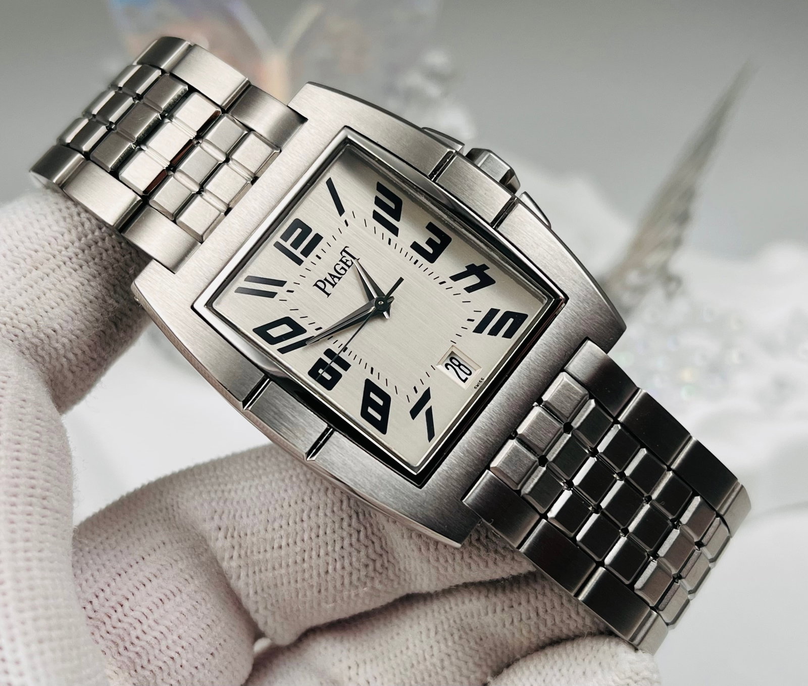PIAGET LIMELIGHT COUNTERCURRENT WATCHES: Count.LIMELIGHT Reverse Flow Series G0A26006 Automatic Mechanical Watch, 33mm Barrel-shaped Stainless Steel Case with In-House Automatic Movement, White Dial Featuring Artistic Arabic Numerals, Date