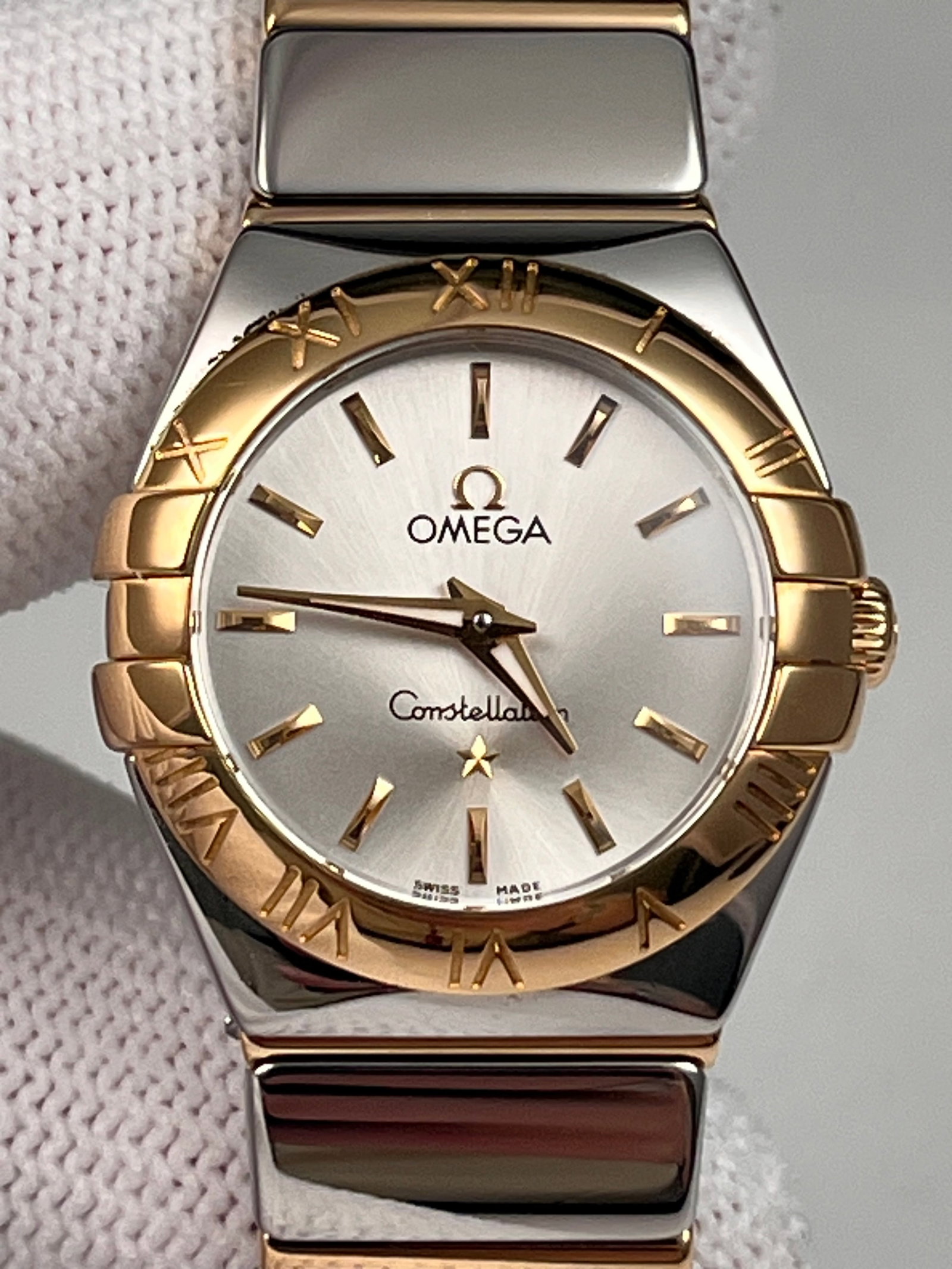 OMEGA CONSTELLATION WATCHES: 24mm stainless steel rose gold case and bracelet with silver dial, powered by a quartz movement