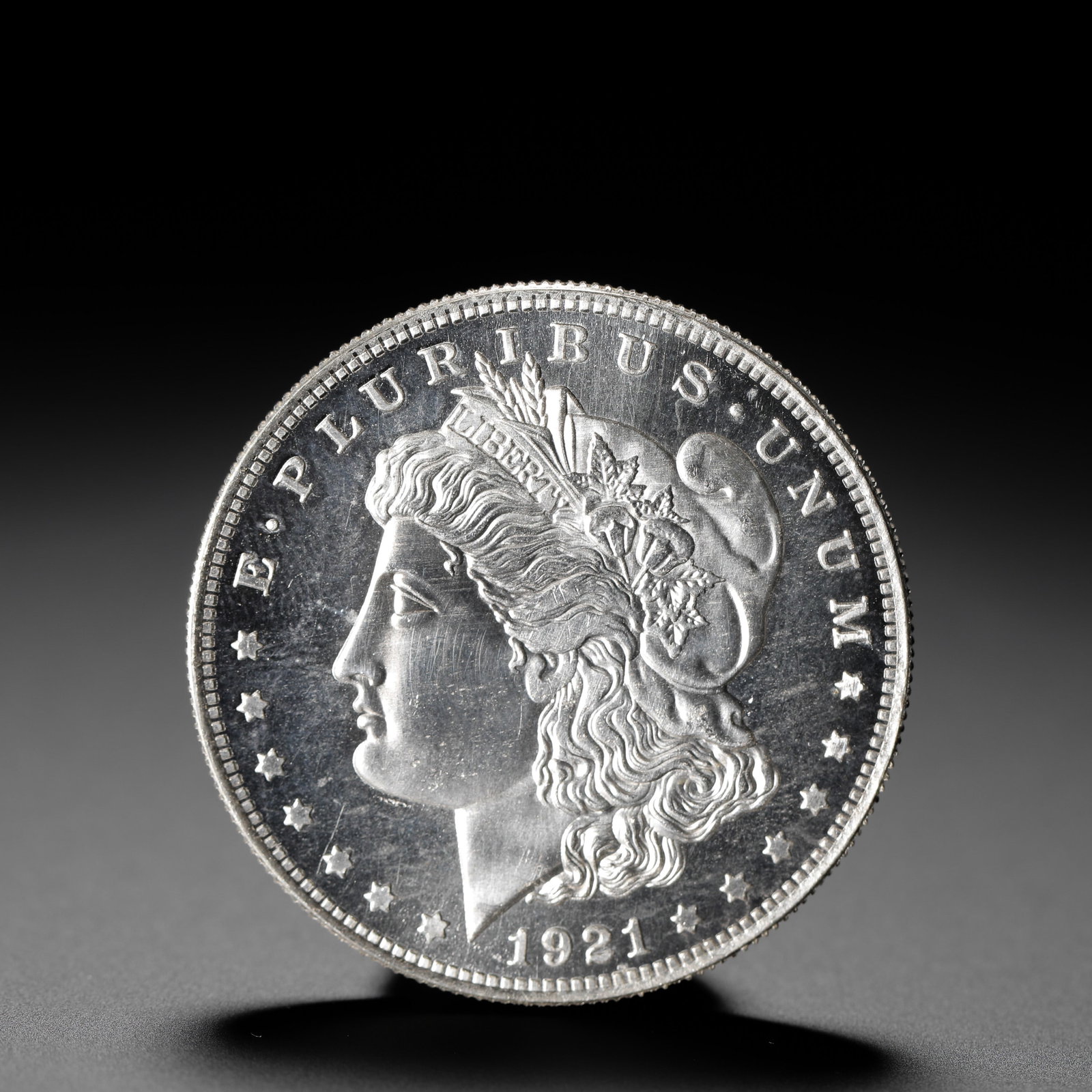 AMERICAN MORGAN SILVER DOLLAR, 1921: D:3.9cm (1.54in) Weight:27g (0.06lb)