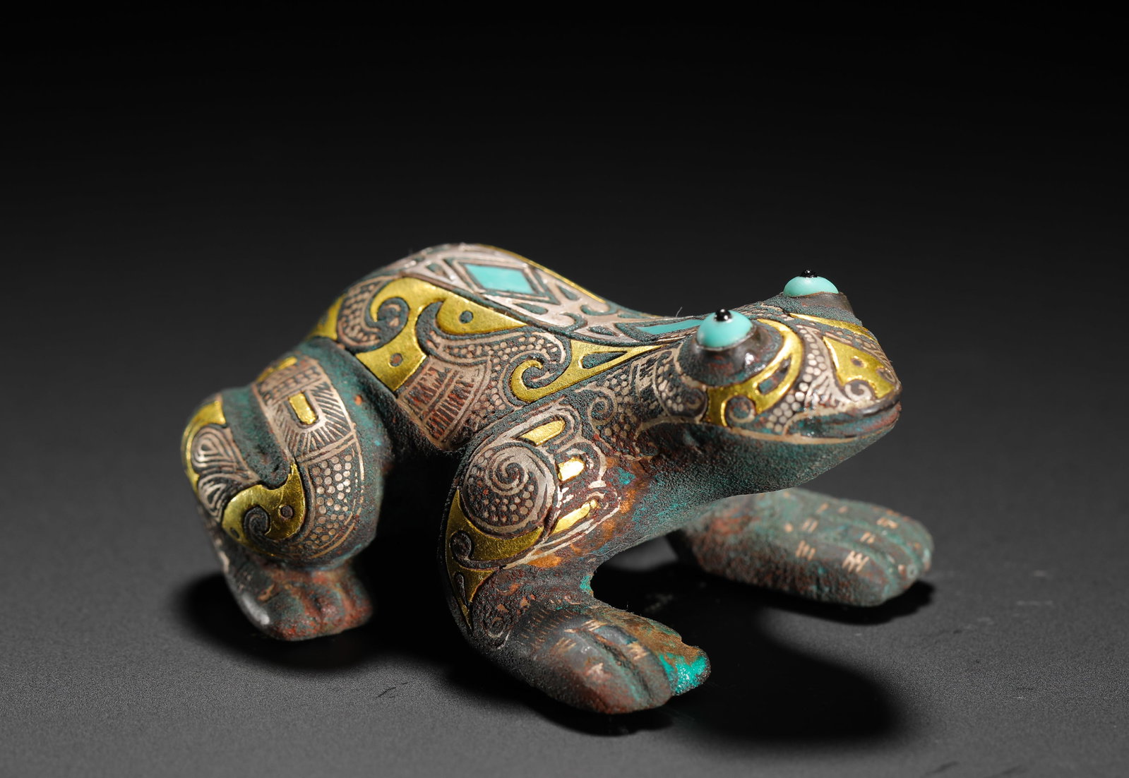 WARRING STATES PERIOD INLAID GOLD AND SILVER INLAID TURQUOISE FROG-SHAPED MAT (1 of 12)