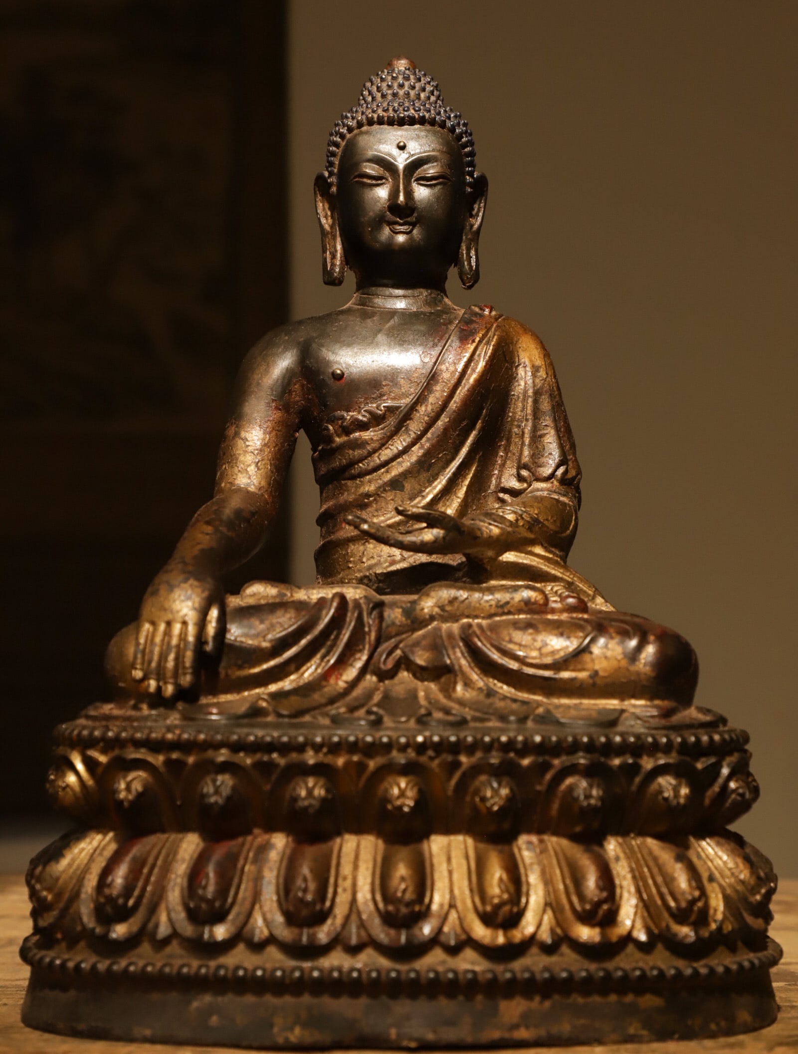 A GILDED BRONZE STATUE OF SAKYAMUNI FROM THE MING DYNASTY (1 of 9)