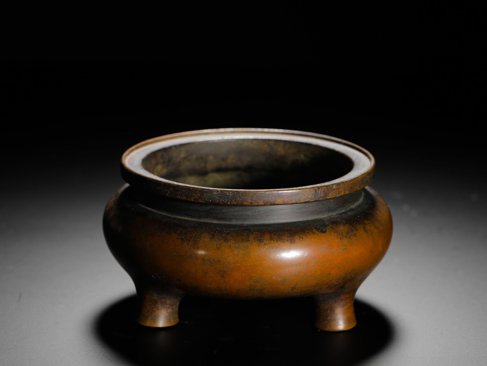 BRONZE THREE-LEGGED ? FURNACE OF THE QING DYNASTY (1 of 5)