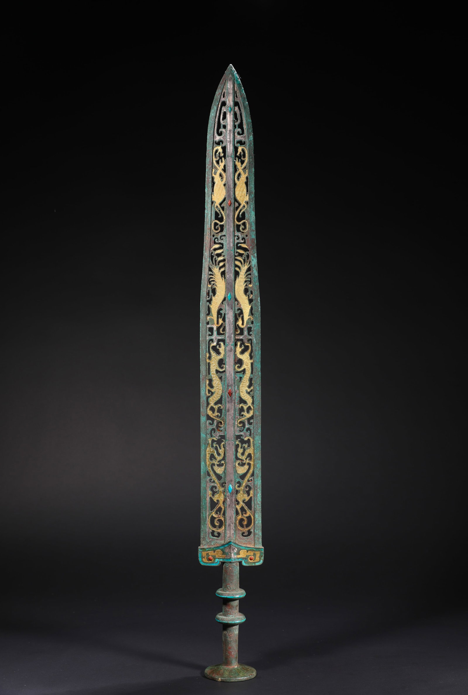 BRONZE CEREMONIAL SWORD WITH GOLD INLAID WITH GEMSTONES AND HOLLOWED-OUT DRAGON AND PHOENIX PATTERNS: H:63.5cmWeight:1210g