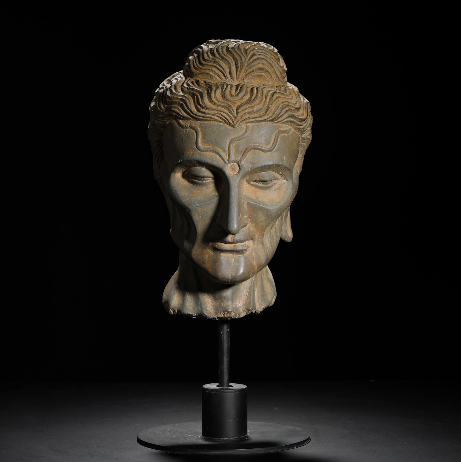 3RD CENTURY STONE-CARVED GANDHARA HEAD: H:41cm (16.14in) H:28cm (11.02in) W:16cm (6.30in) Weight:10230g (22.55lb)