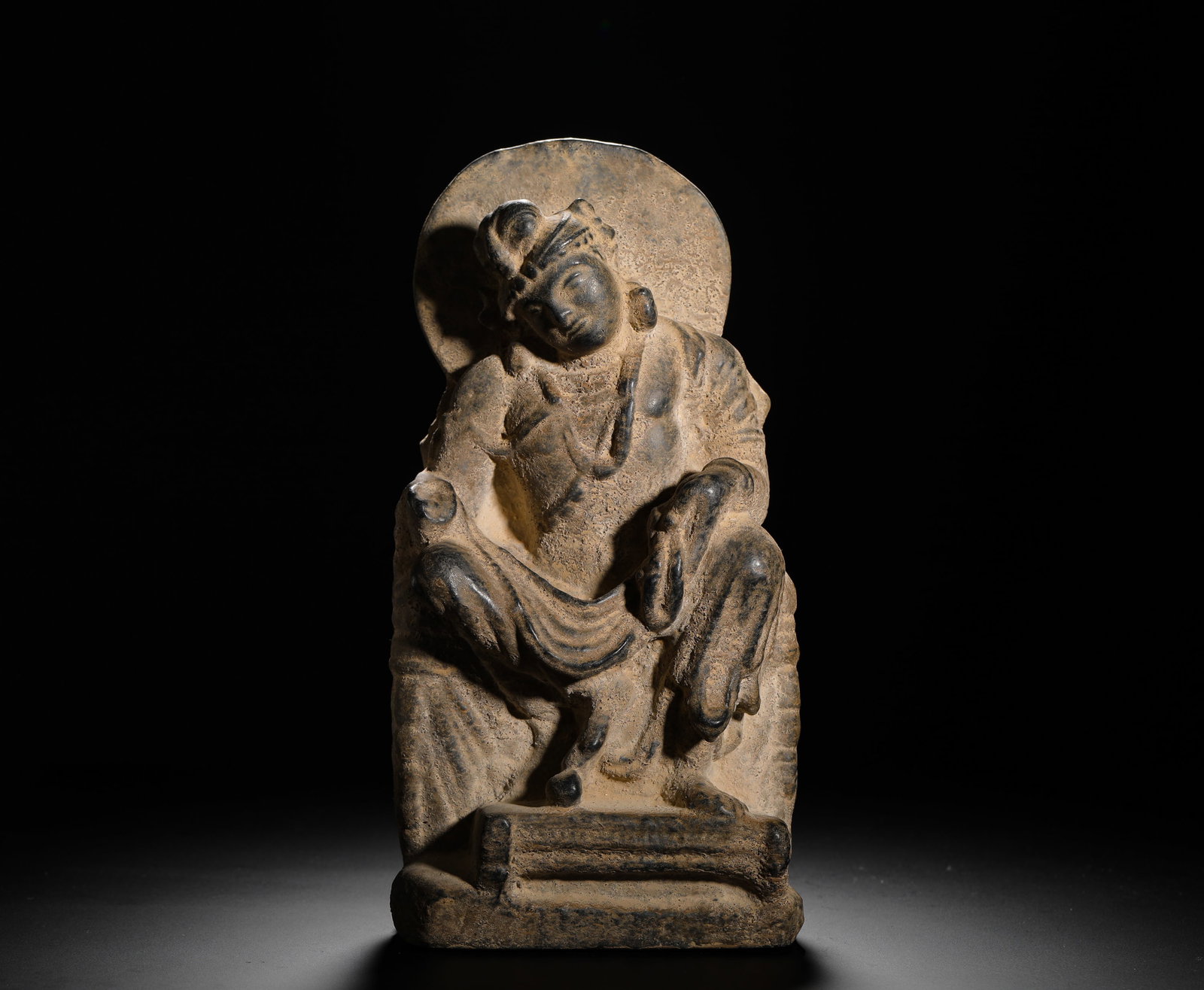 A 7TH CENTURY STATUE OF THE BUDDHA (1 of 6)