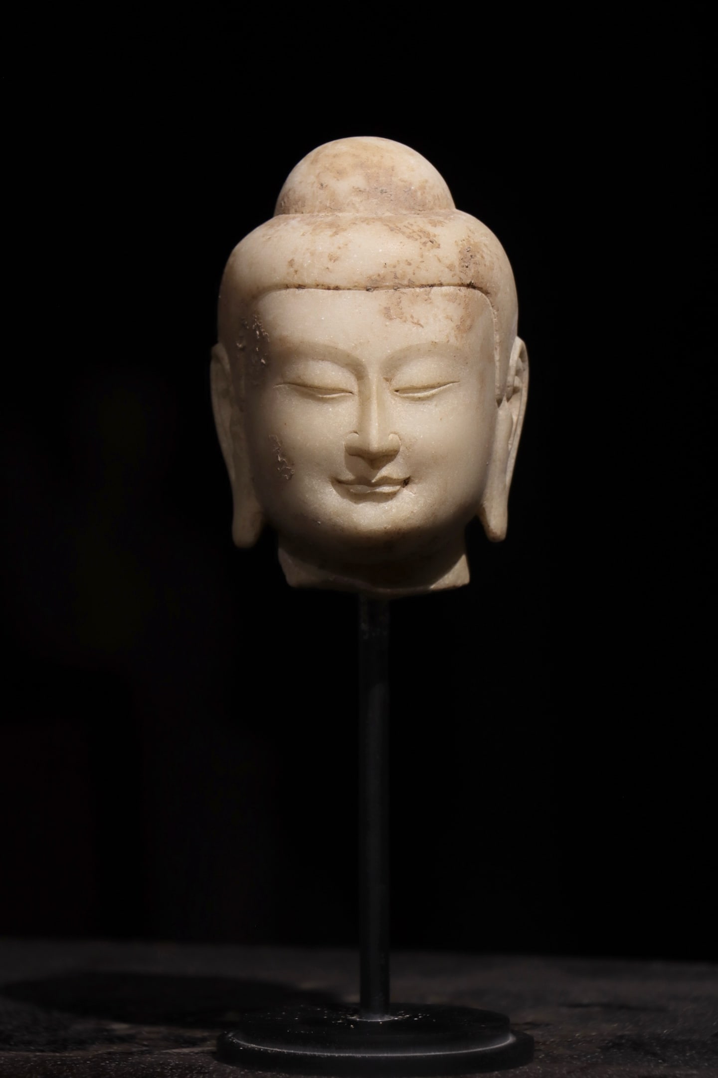 WHITE MARBLE BUDDHA HEADS OF THE TANG DYNASTY (1 of 7)