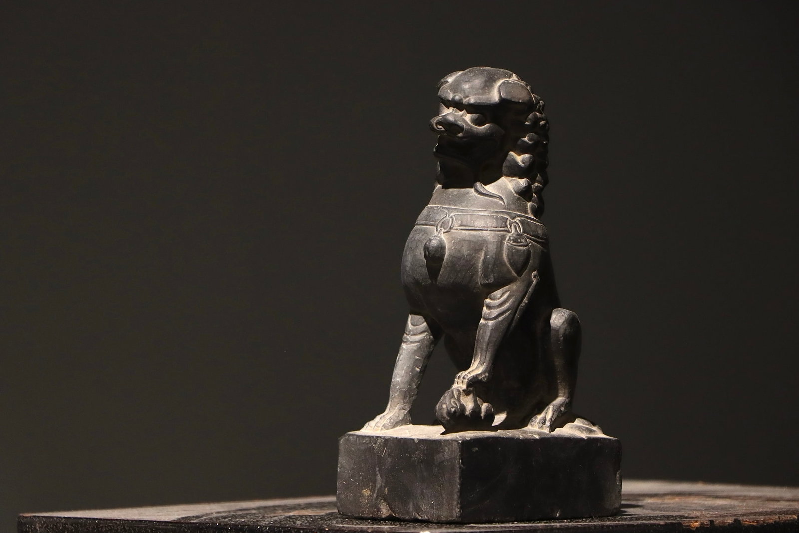 A LION ON A BLUESTONE DESK FROM THE NORTHERN WEI DYNASTY (1 of 7)