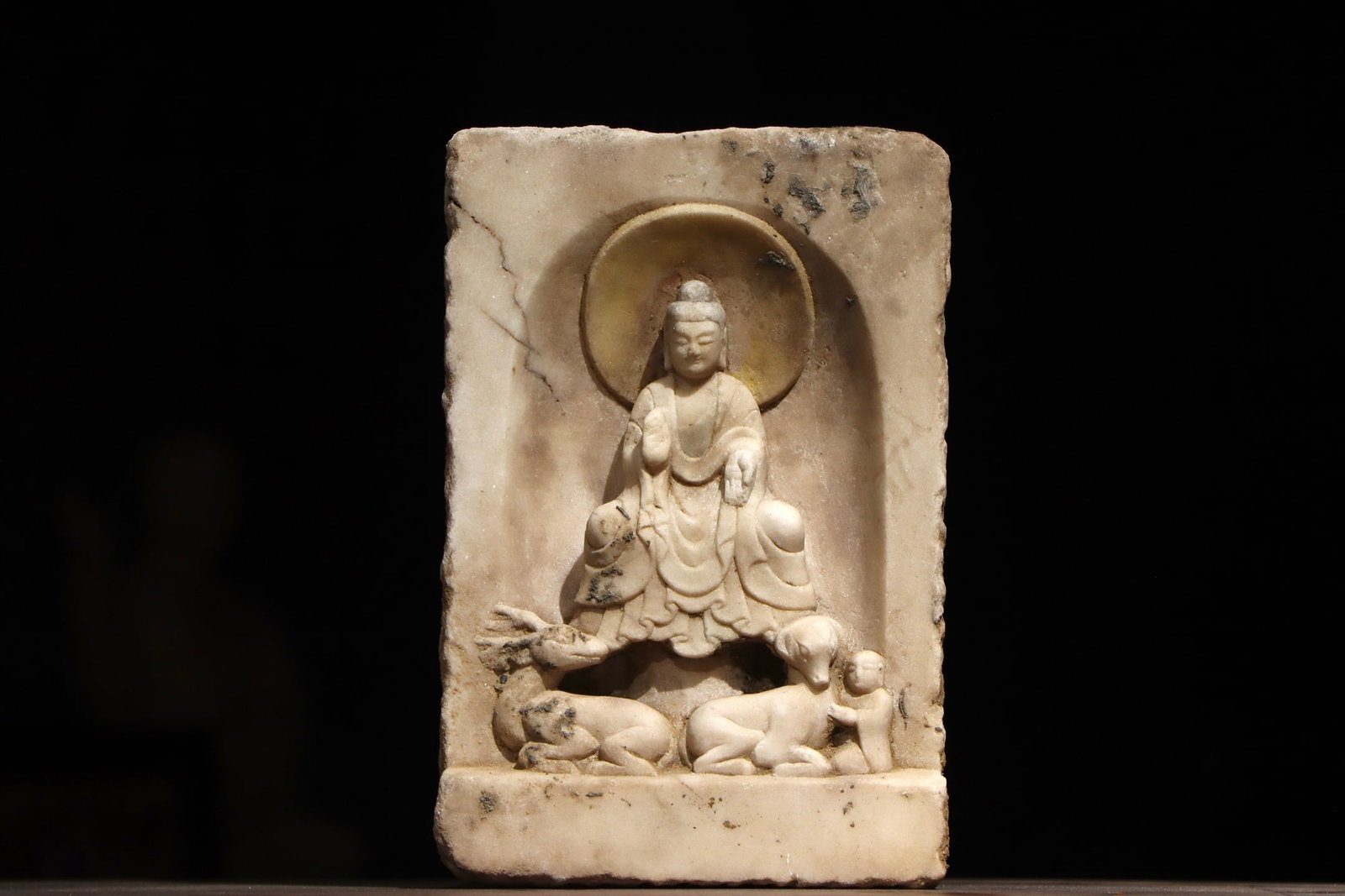 TANG DYNASTY WHITE MARBLE RELIEF NICHES: Height:22cm(8.66in)White marble relief Buddhist shrine carved from single stone with arched niche. Buddha sits relaxed inside the niche with circular halo behind head, right hand in Abhaya mudra and l