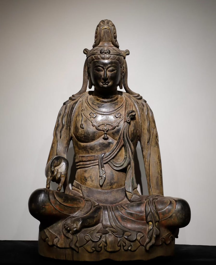 A SEATED STATUE OF GUANYIN BODHISATTVA CARVED AND PAINTED IN STONE FROM THE TANG DYNASTY: Height:110cm(43.31in), Width:68cm(26.77in), Thick:50cm(19.69in)Stone polychrome seated Guanyin Bodhisattva statue. The Bodhisattva sits in relaxed posture with high headdress and ribbons hanging on sh