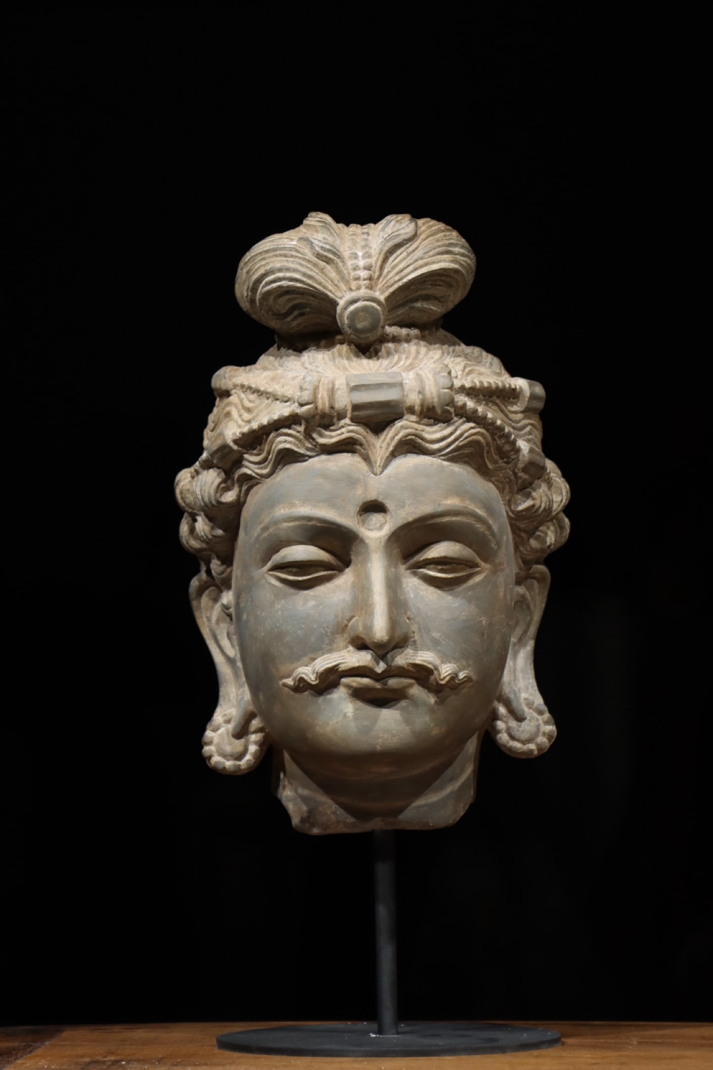 A 3RD CENTURY BLUESTONE GANDHARA BUDDHA HEAD (1 of 8)