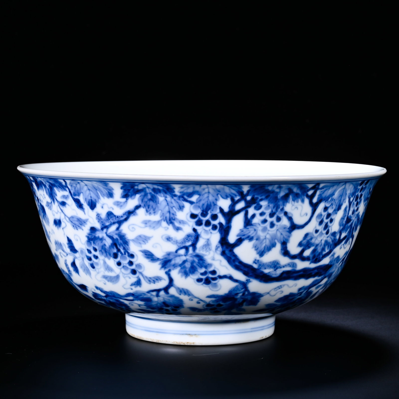QING GUANGXU BLUE AND WHITE SQUIRREL AND GRAPE PATTERN LARGE BOWL (1 of 7)