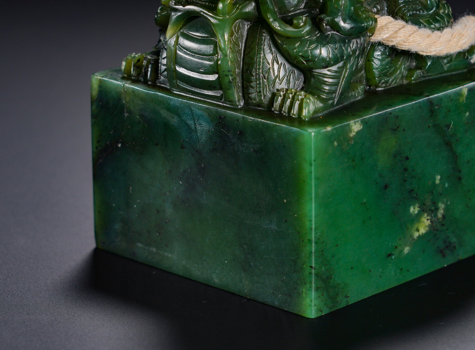 QING HETIAN JADE INTERLOCKING DRAGON BUTTON JADE SEAL - 3