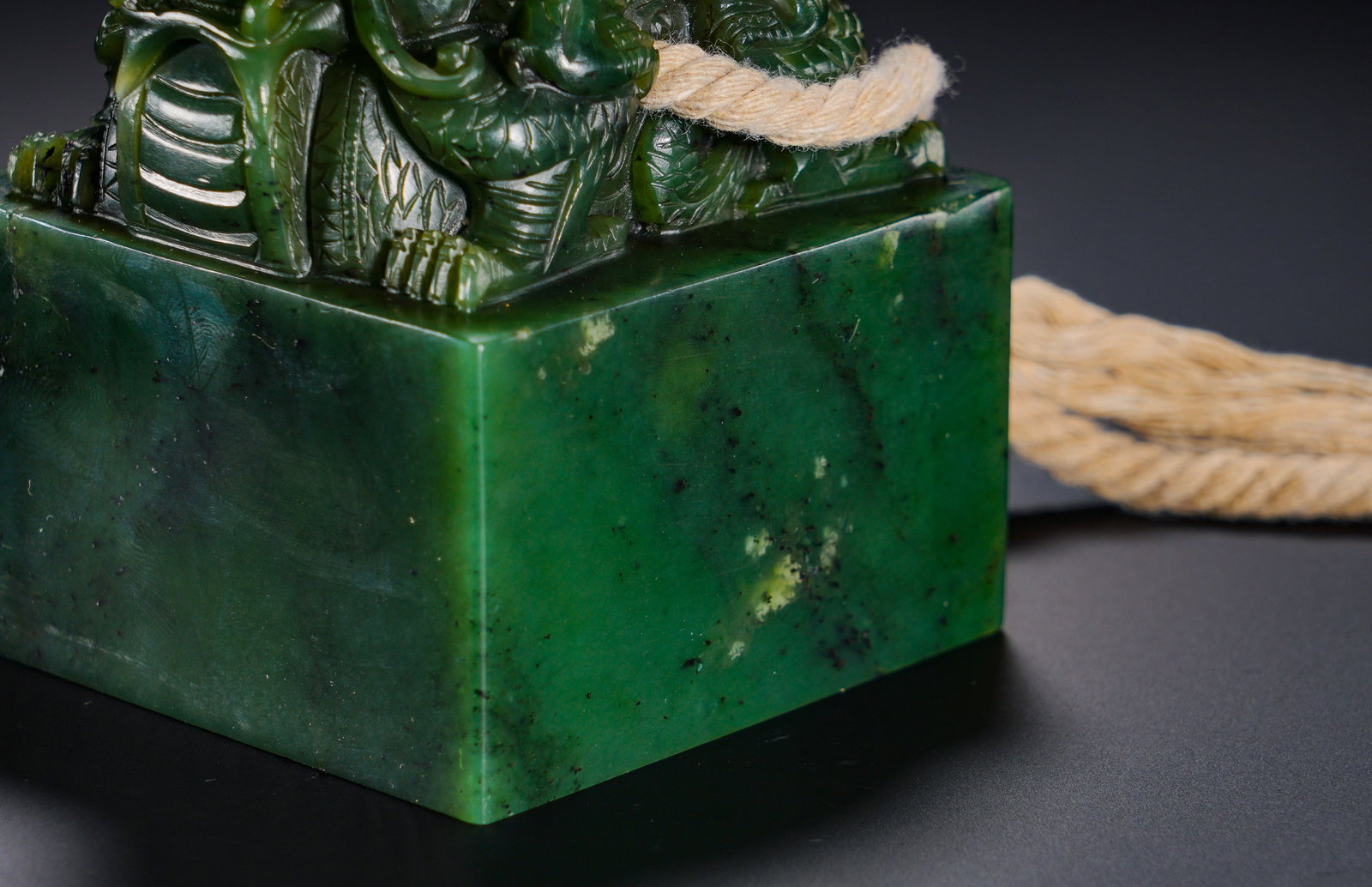 QING HETIAN JADE INTERLOCKING DRAGON BUTTON JADE SEAL - 4
